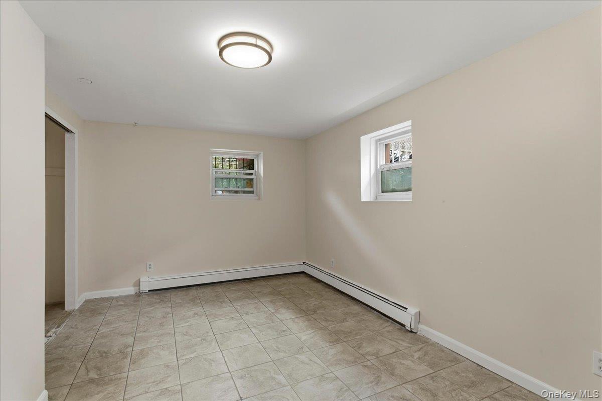 Single Family De Reimer Avenue Bronx, NY 10466, MLS-1043729-16