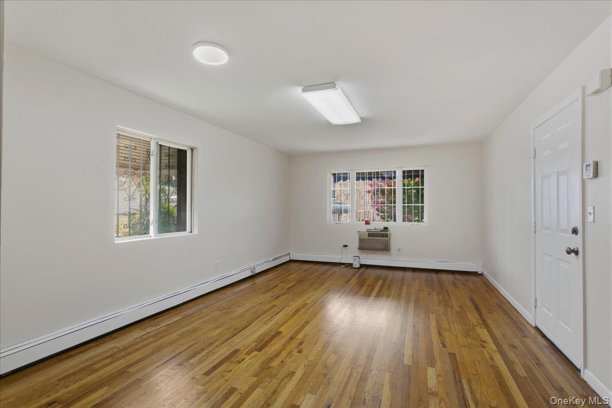 Single Family De Reimer Avenue Bronx, NY 10466, MLS-1043729-2
