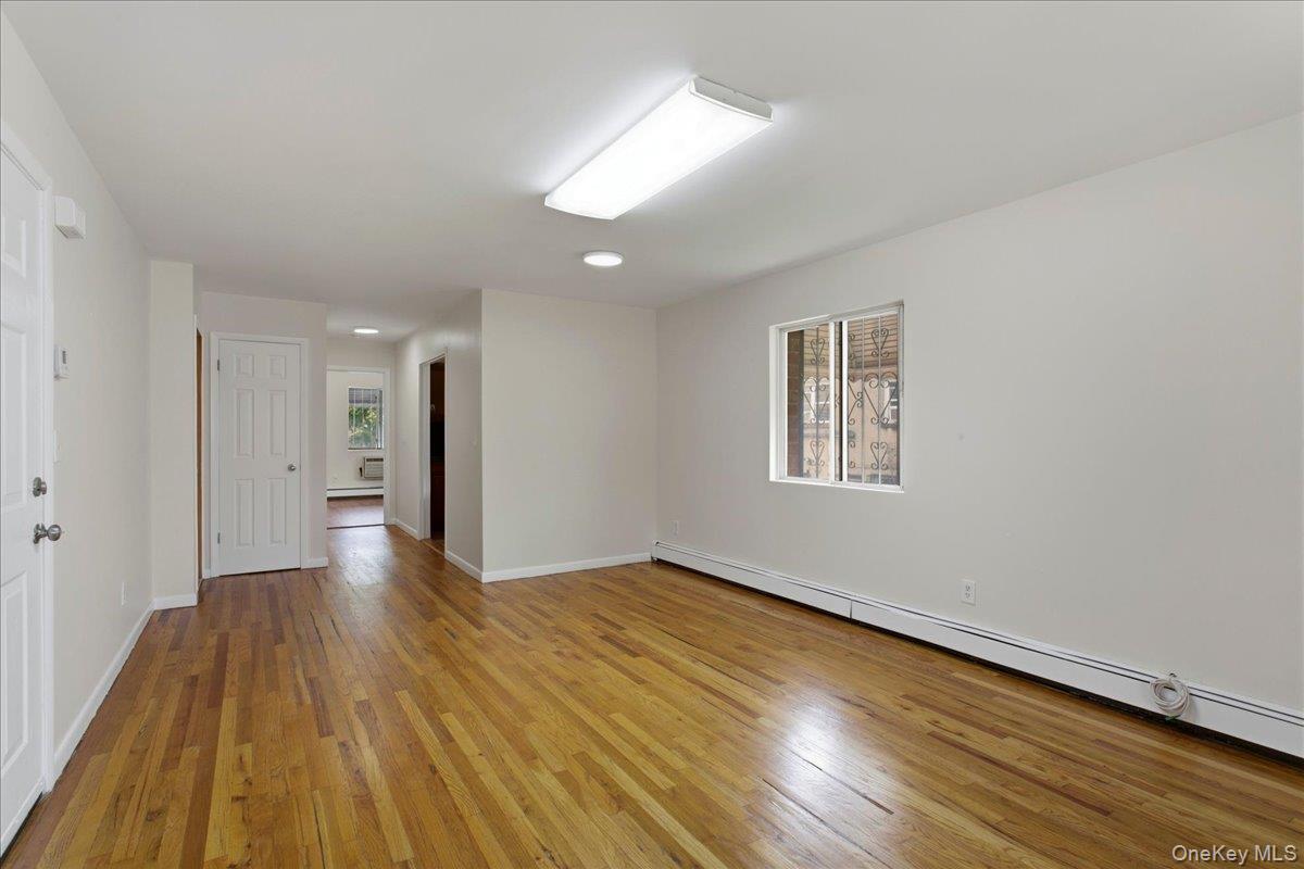 Single Family De Reimer Avenue Bronx, NY 10466, MLS-1043729-3