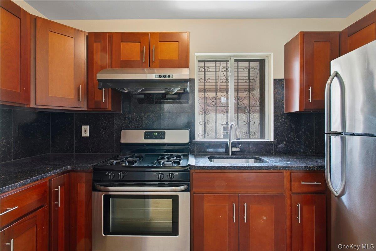 Single Family De Reimer Avenue Bronx, NY 10466, MLS-1043729-4