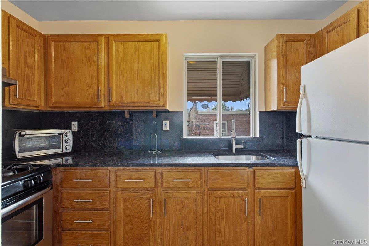 Single Family De Reimer Avenue Bronx, NY 10466, MLS-1043729-5