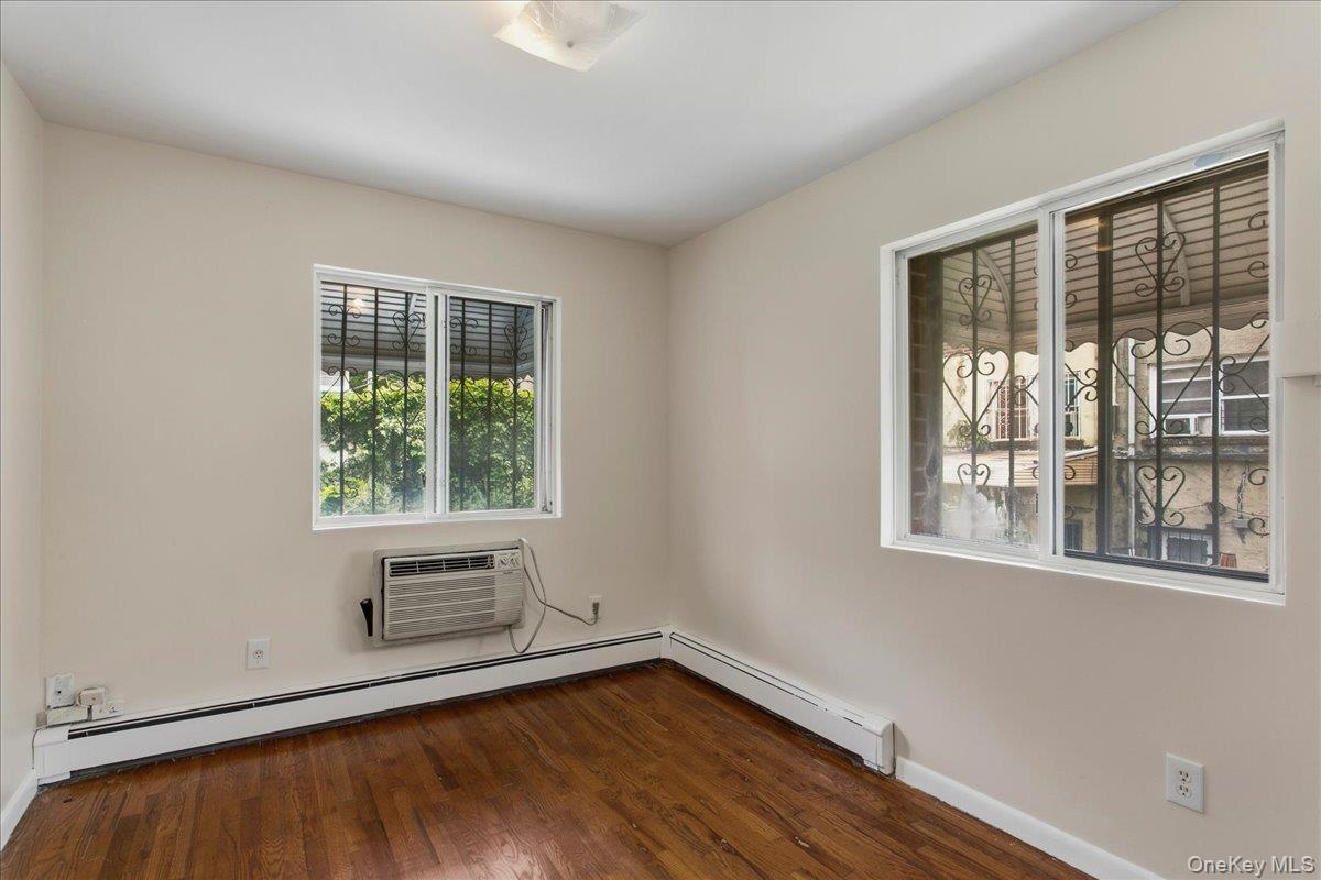Single Family De Reimer Avenue Bronx, NY 10466, MLS-1043729-6