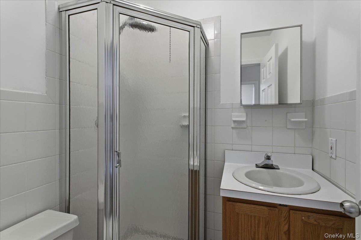 Single Family De Reimer Avenue Bronx, NY 10466, MLS-1043729-8