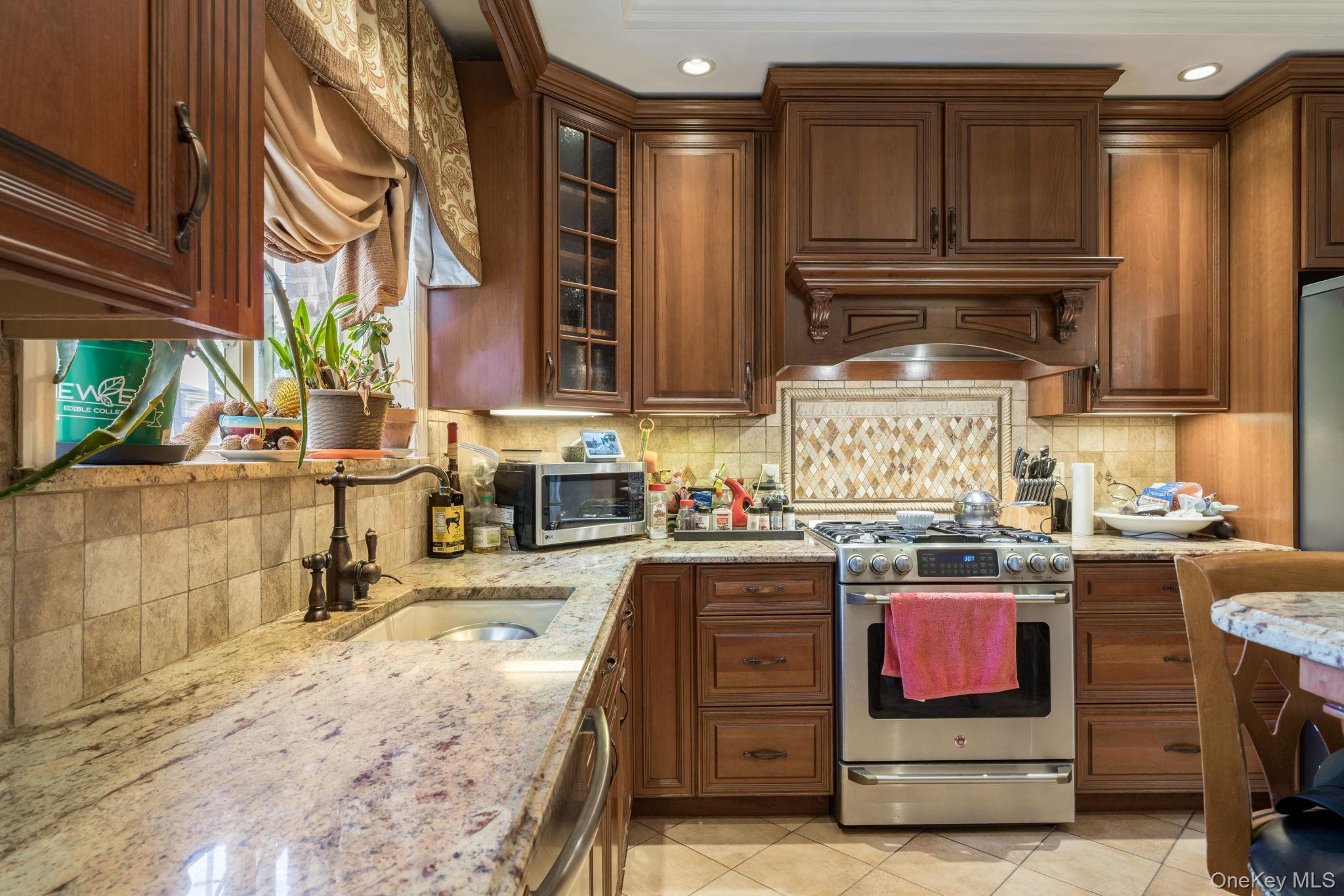 Single Family 229th Street Queens, NY 11413, MLS-1043760-6
