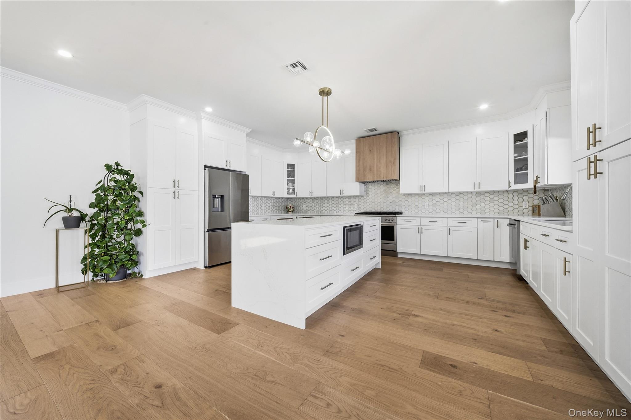 Single Family Vista Lane Nassau County, NY 11756, MLS-1043769-12