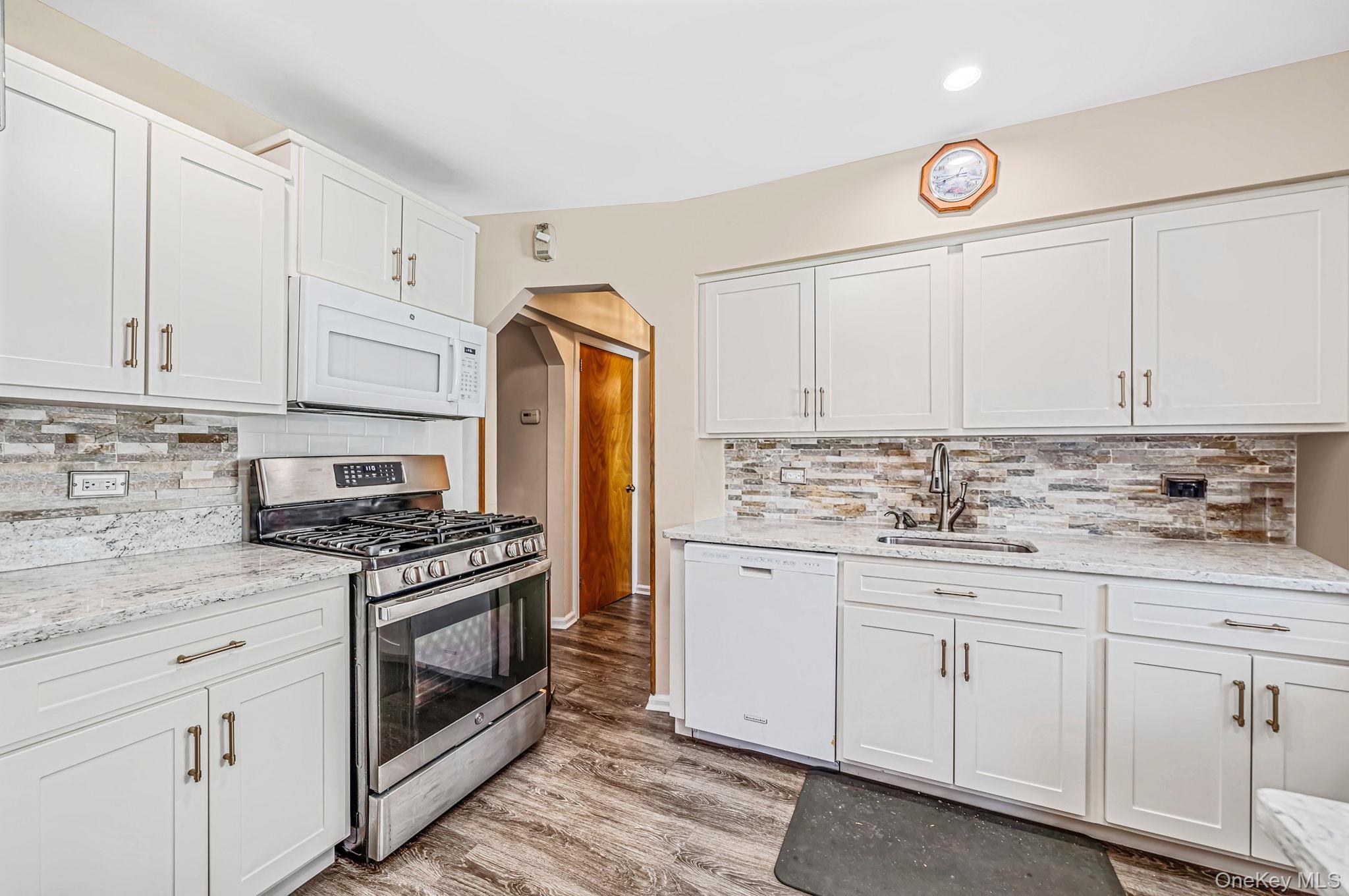 Single Family 260th Street  Queens, NY 11004, MLS-1043775-10