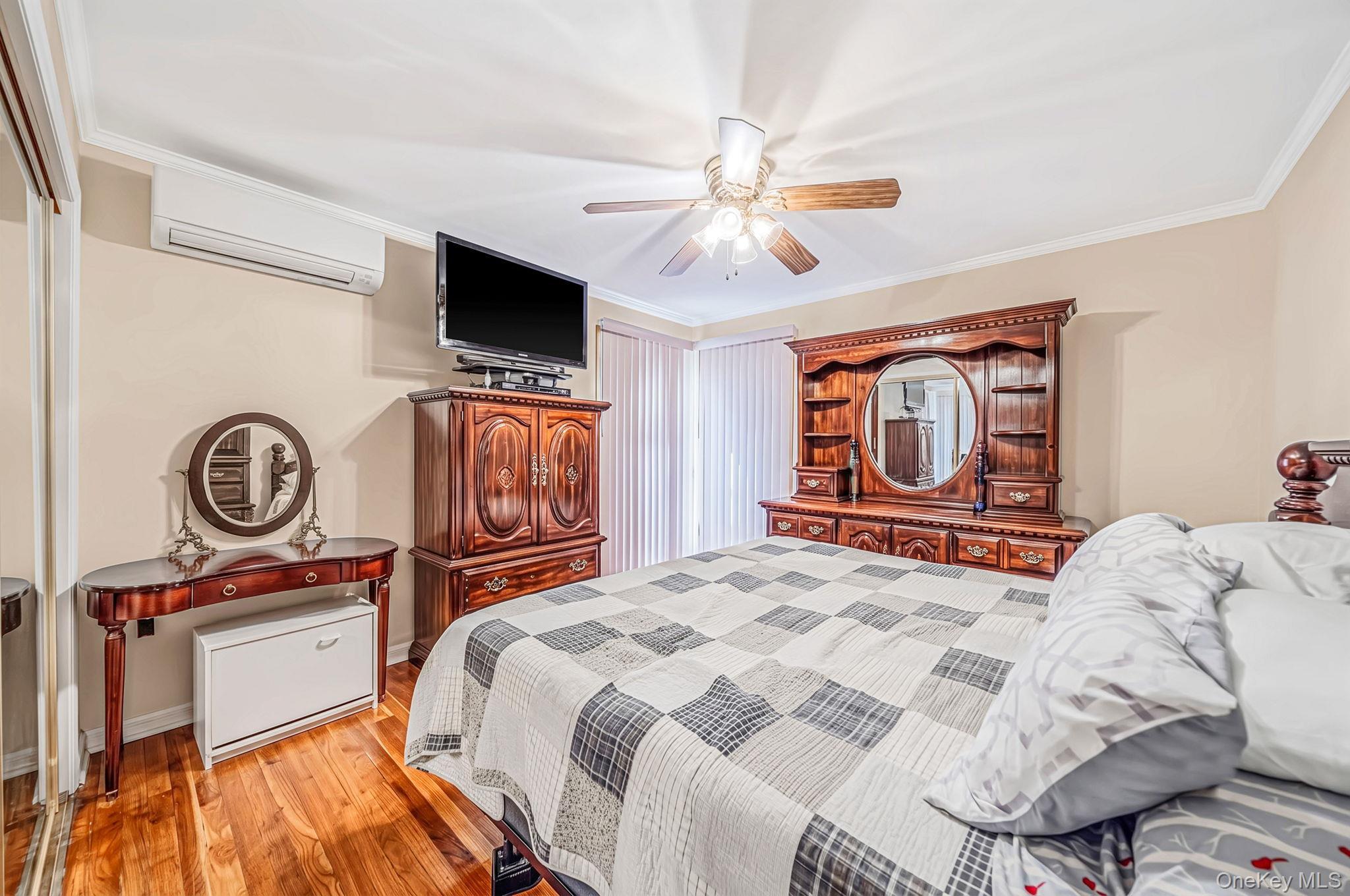 Single Family 260th Street  Queens, NY 11004, MLS-1043775-12