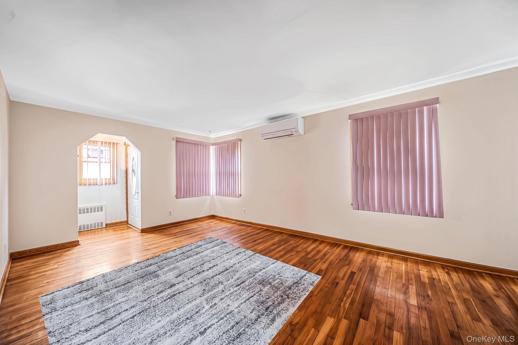 Single Family 260th Street  Queens, NY 11004, MLS-1043775-7