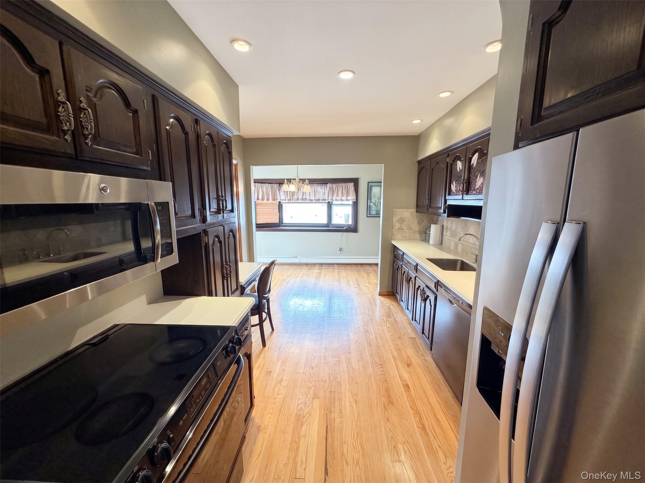 Single Family Fallwood Parkway Nassau County, NY 11735, MLS-1043870-16