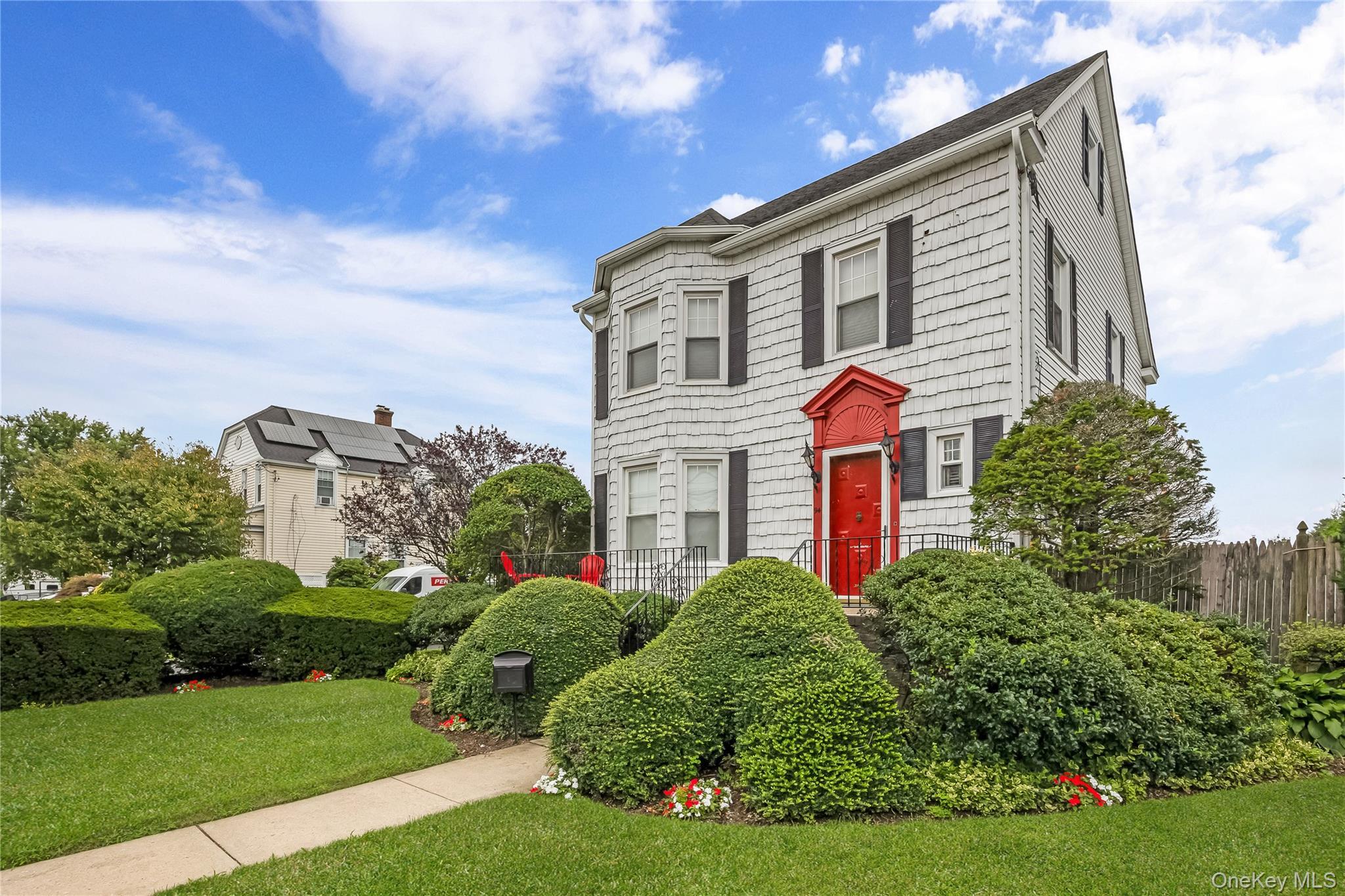 Single Family Fallwood Parkway Nassau County, NY 11735, MLS-1043870-2