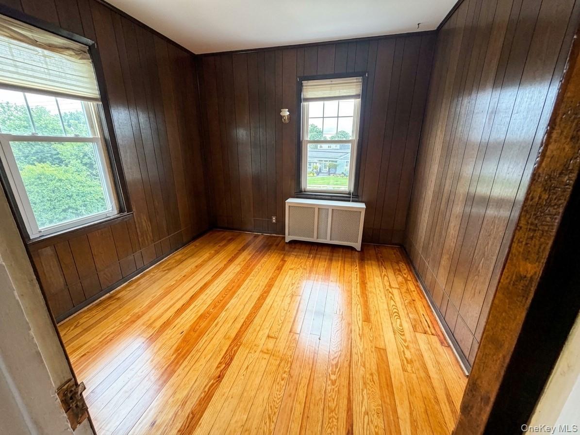 Single Family Fallwood Parkway Nassau County, NY 11735, MLS-1043870-22