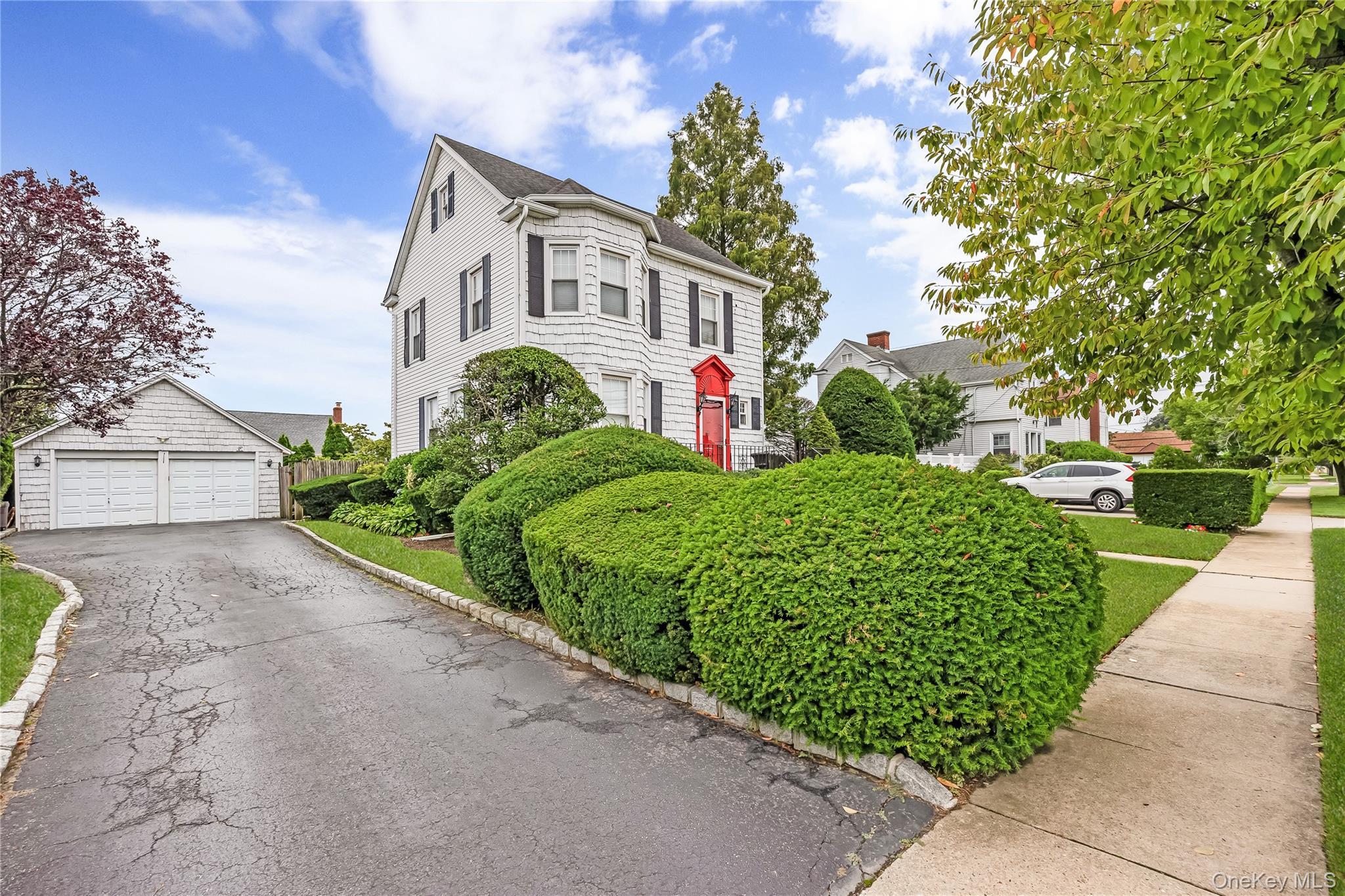 Single Family Fallwood Parkway Nassau County, NY 11735, MLS-1043870-3
