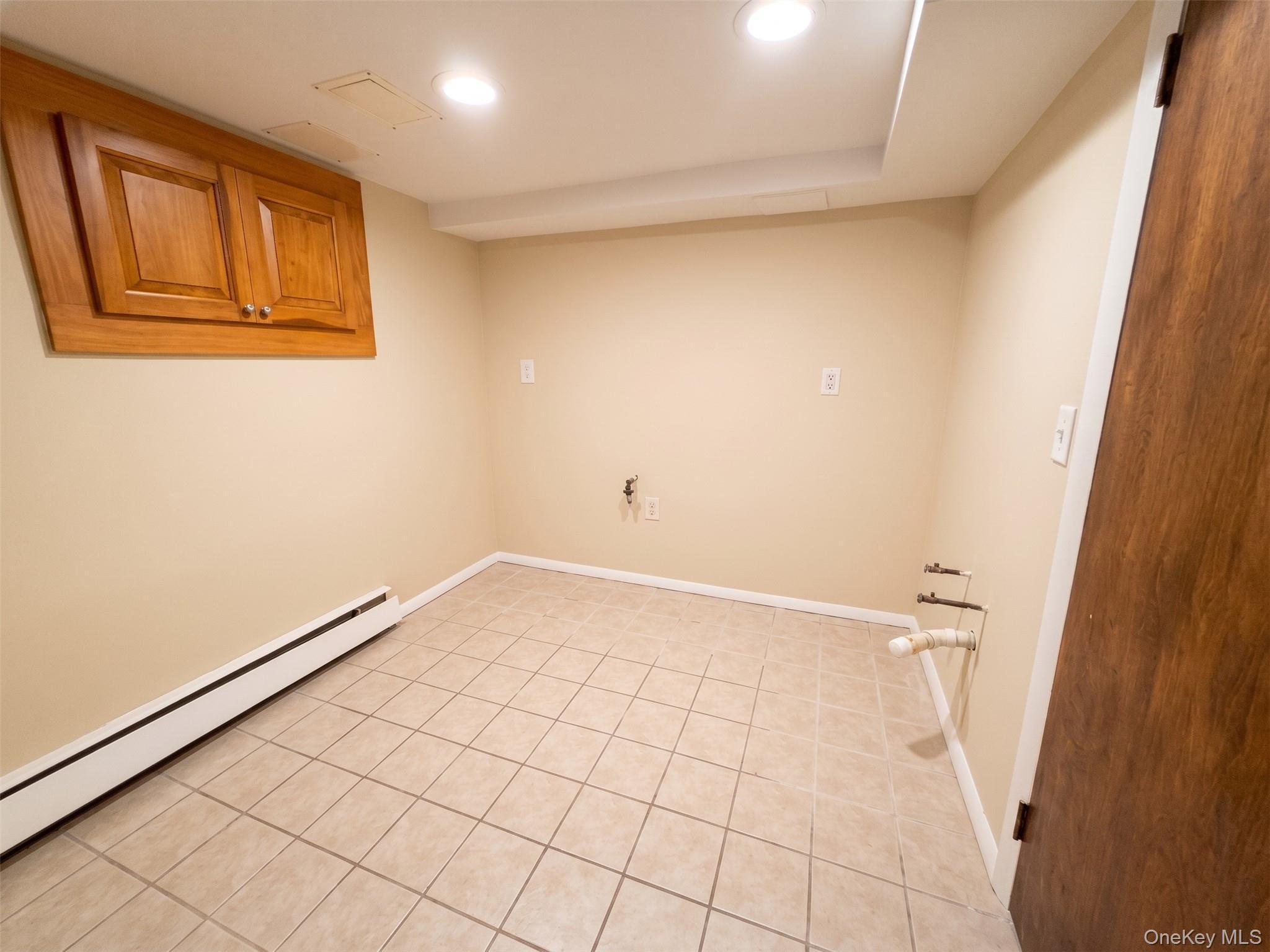 Single Family Fallwood Parkway Nassau County, NY 11735, MLS-1043870-32