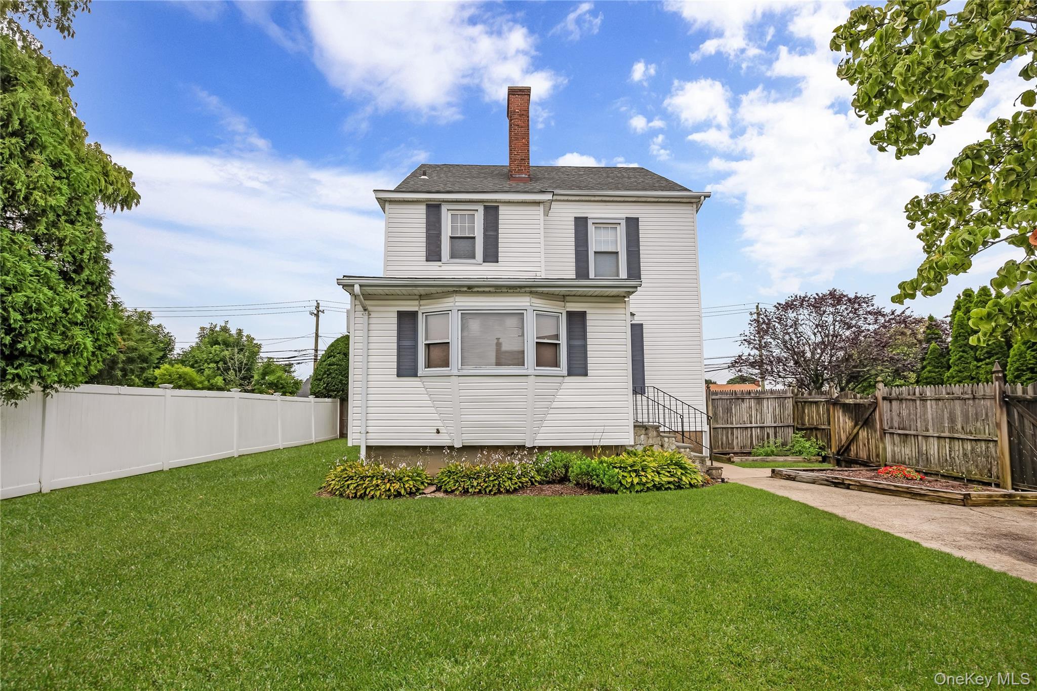 Single Family Fallwood Parkway Nassau County, NY 11735, MLS-1043870-4