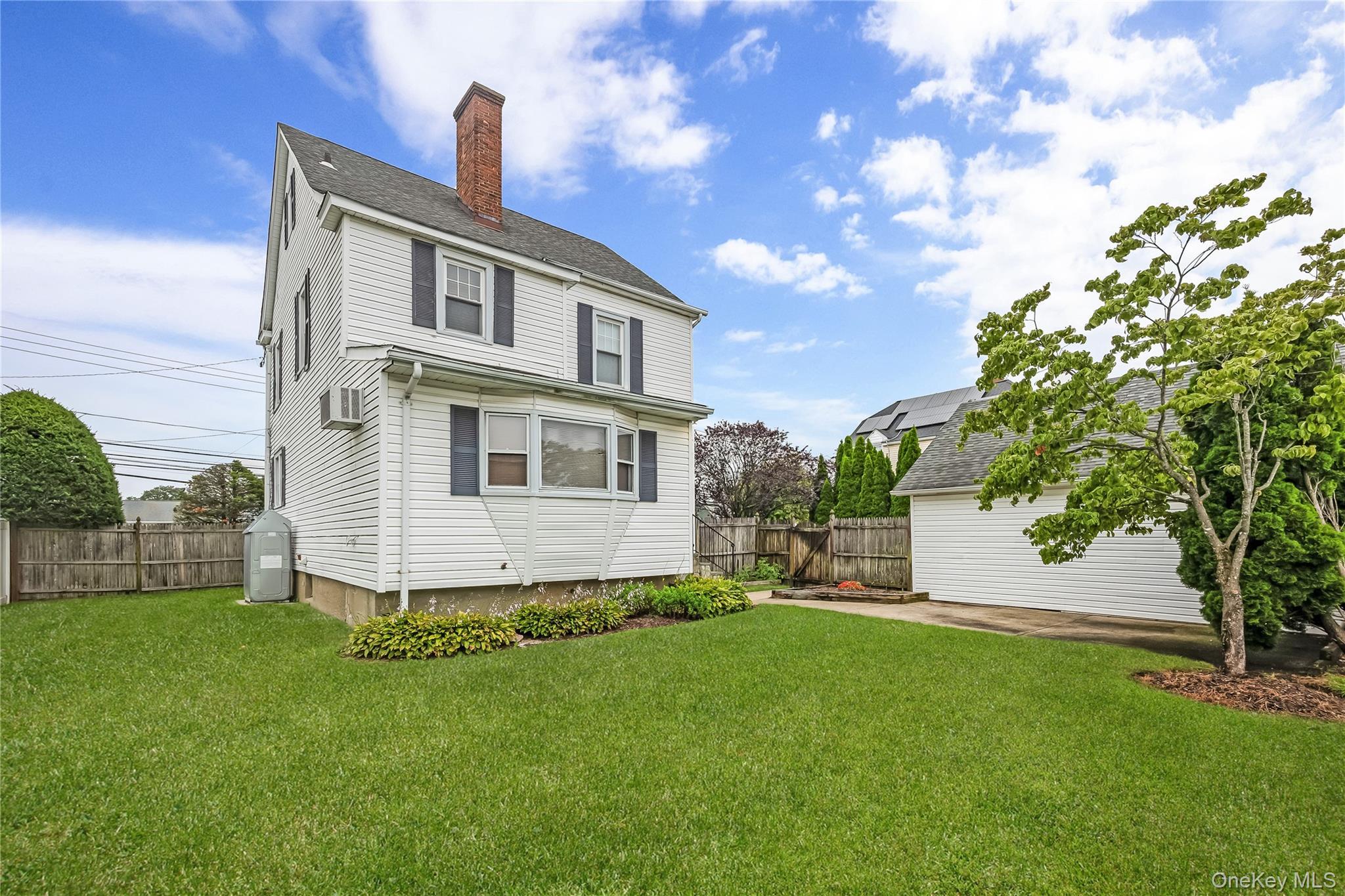 Single Family Fallwood Parkway Nassau County, NY 11735, MLS-1043870-5