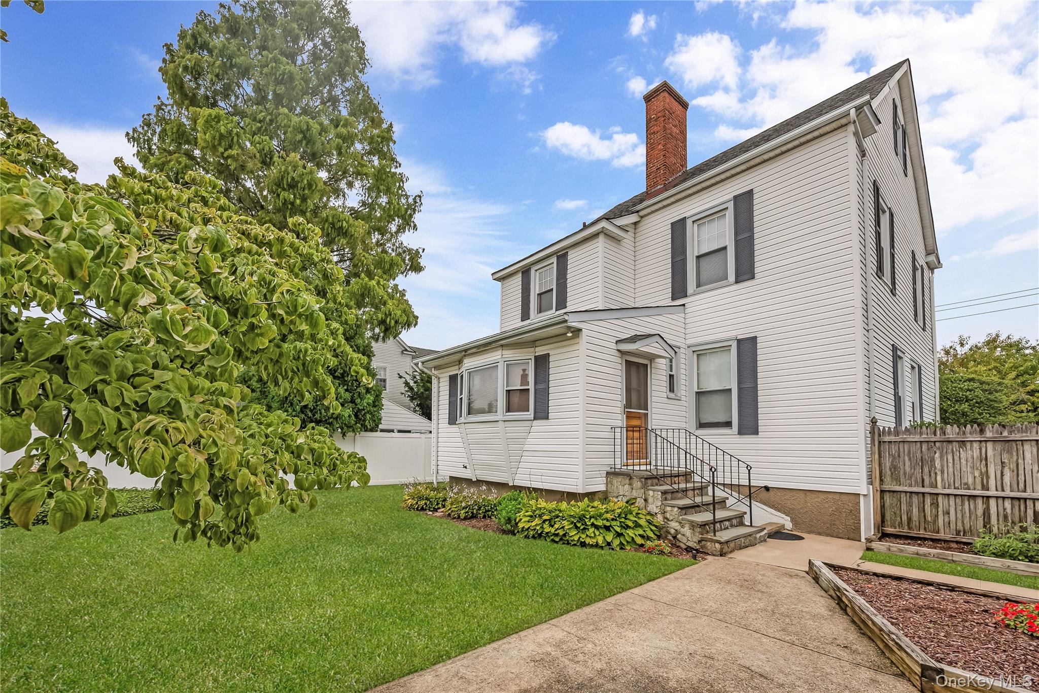 Single Family Fallwood Parkway Nassau County, NY 11735, MLS-1043870-6