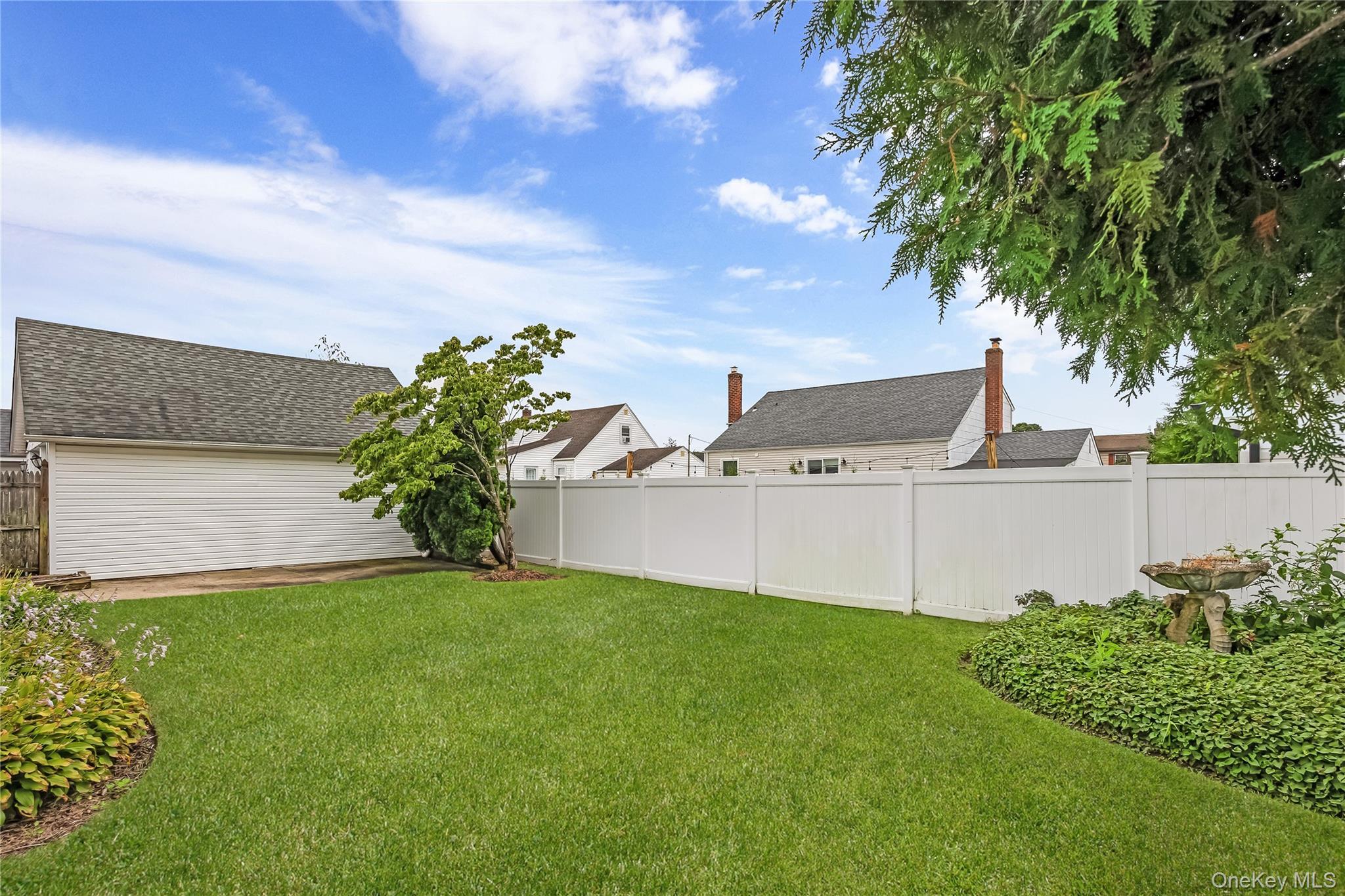 Single Family Fallwood Parkway Nassau County, NY 11735, MLS-1043870-7