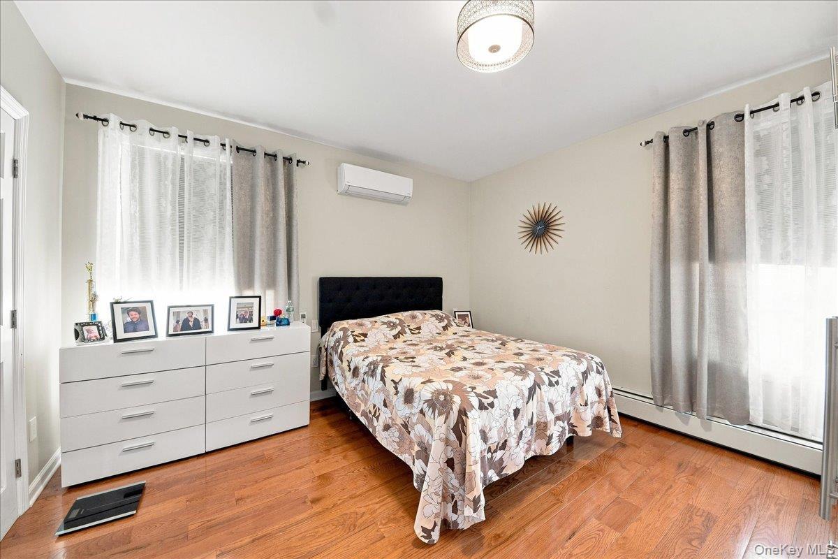 Single Family Siegfried Place  Bronx, NY 10465, MLS-1043881-11