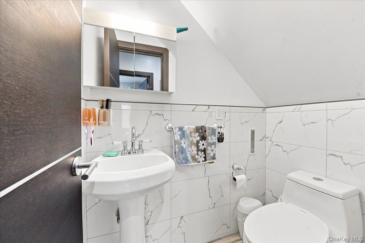 Single Family Siegfried Place  Bronx, NY 10465, MLS-1043881-14