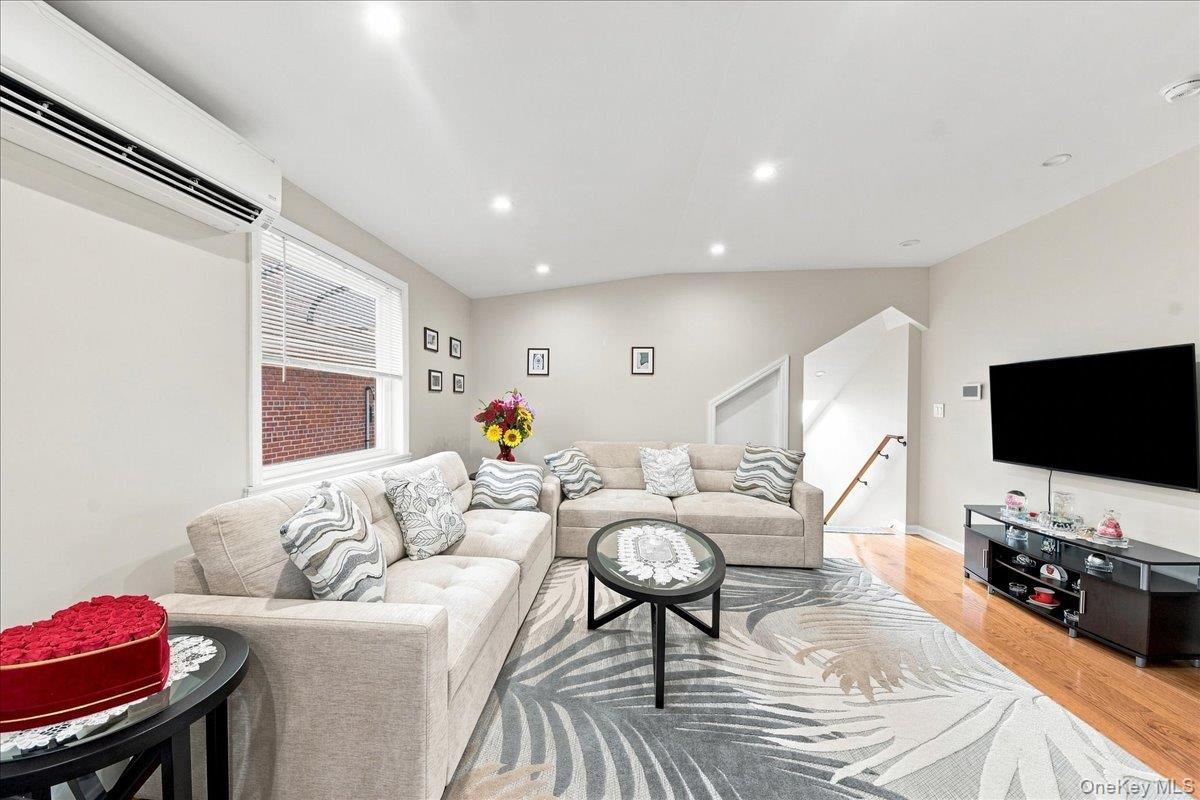 Single Family Siegfried Place  Bronx, NY 10465, MLS-1043881-16