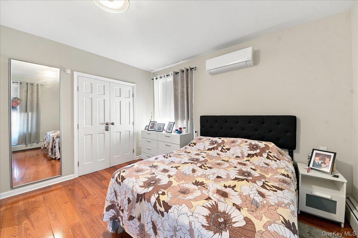 Single Family Siegfried Place  Bronx, NY 10465, MLS-1043881-19