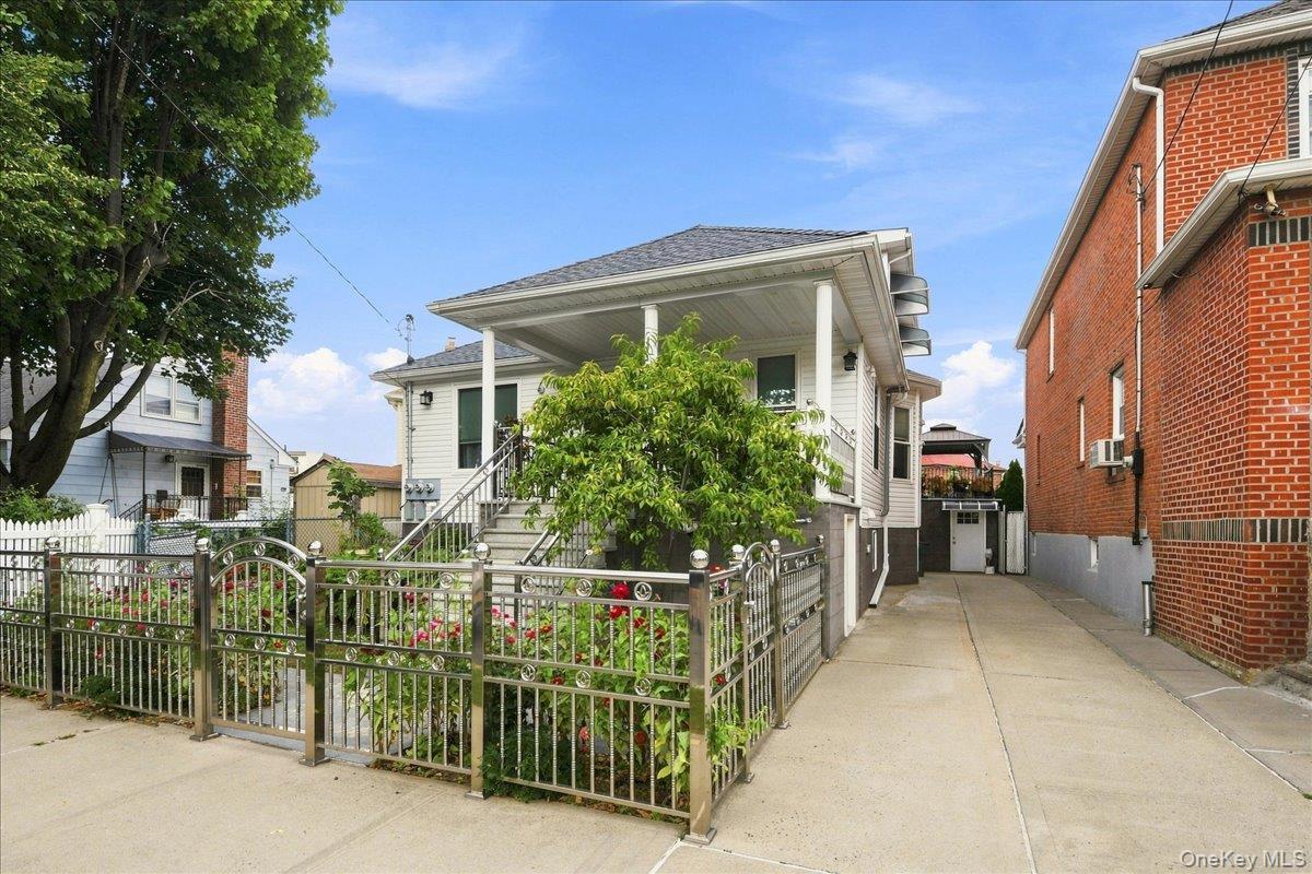 Single Family Siegfried Place  Bronx, NY 10465, MLS-1043881-2