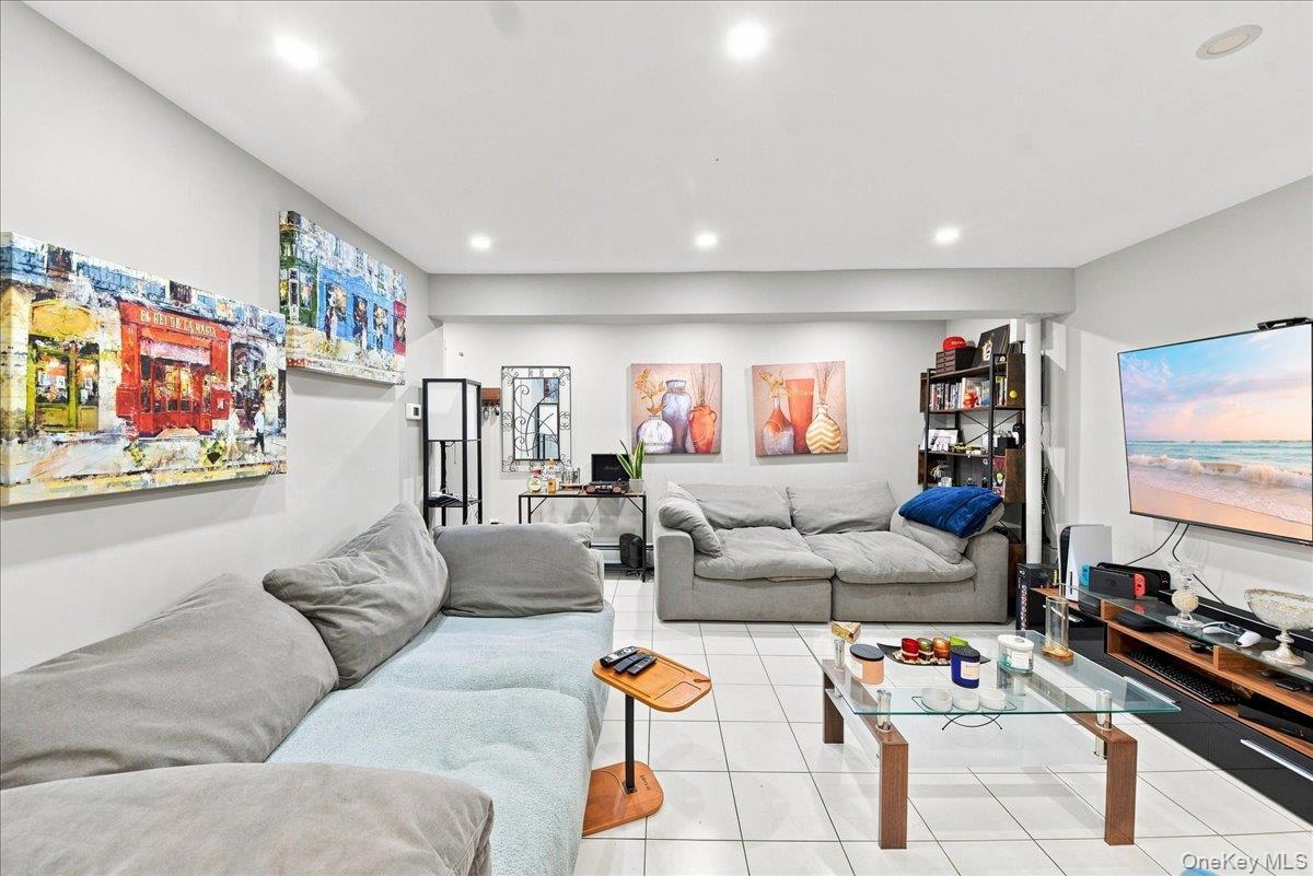 Single Family Siegfried Place  Bronx, NY 10465, MLS-1043881-22
