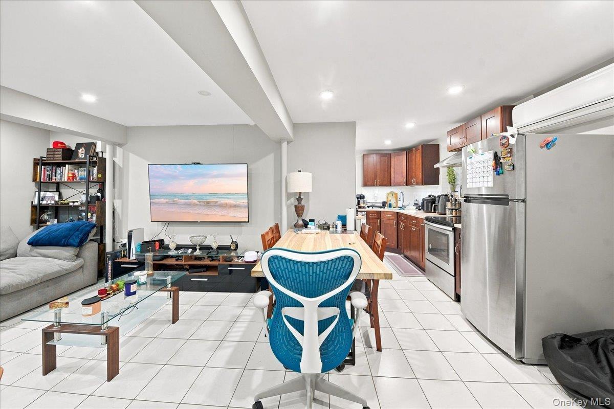 Single Family Siegfried Place  Bronx, NY 10465, MLS-1043881-23