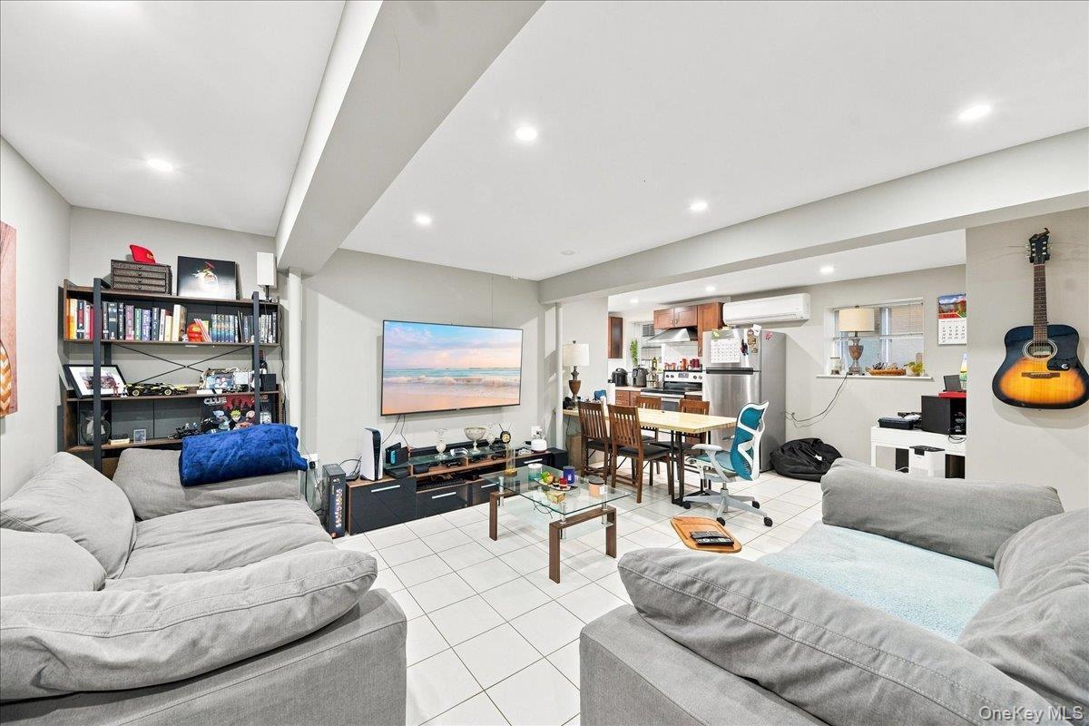 Single Family Siegfried Place  Bronx, NY 10465, MLS-1043881-25