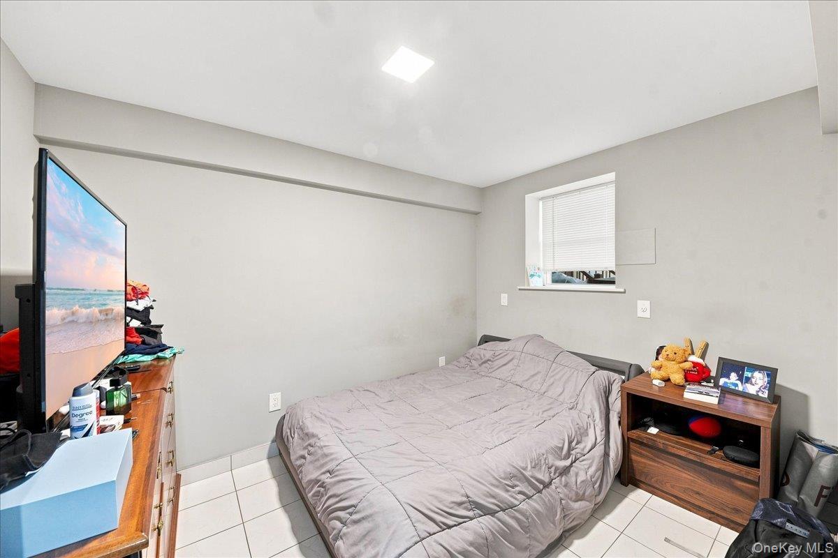 Single Family Siegfried Place  Bronx, NY 10465, MLS-1043881-27