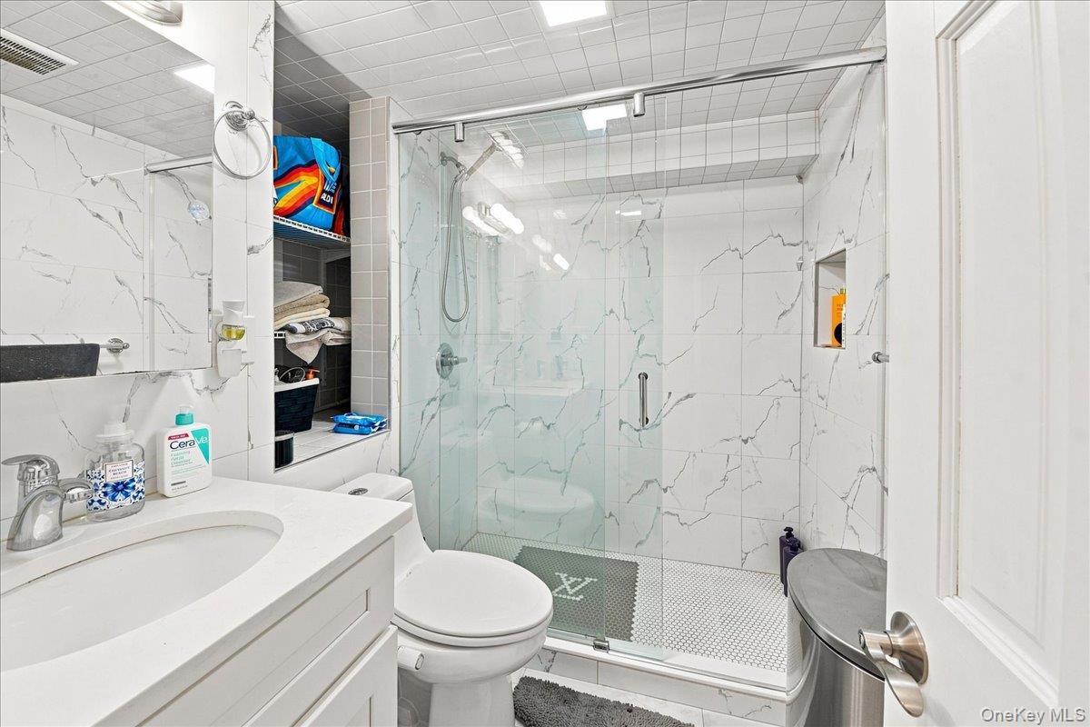Single Family Siegfried Place  Bronx, NY 10465, MLS-1043881-28