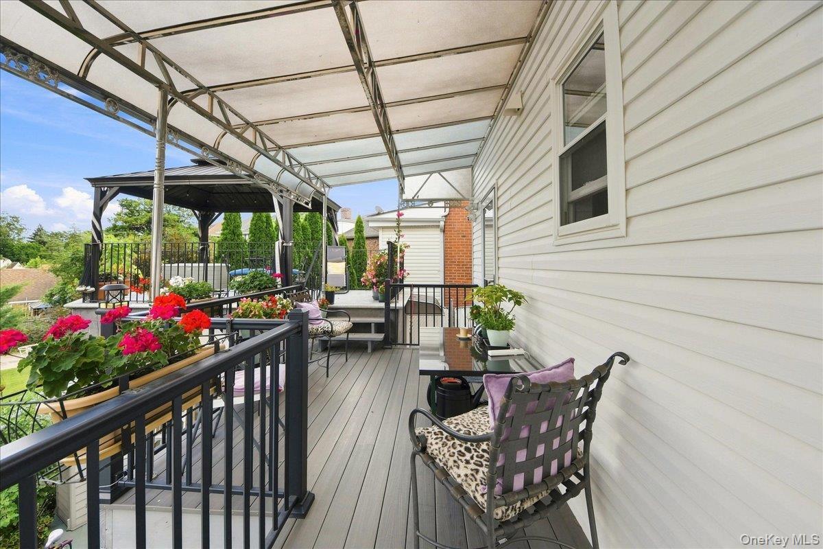 Single Family Siegfried Place  Bronx, NY 10465, MLS-1043881-31