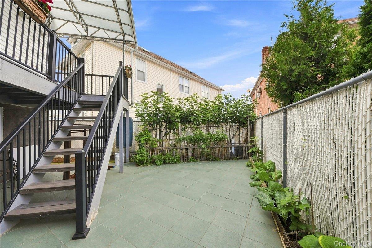 Single Family Siegfried Place  Bronx, NY 10465, MLS-1043881-32
