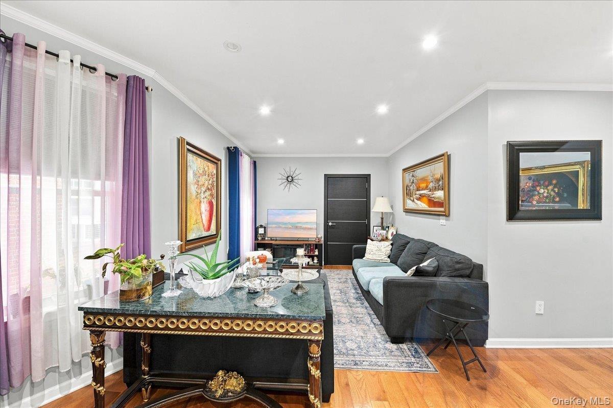 Single Family Siegfried Place  Bronx, NY 10465, MLS-1043881-5