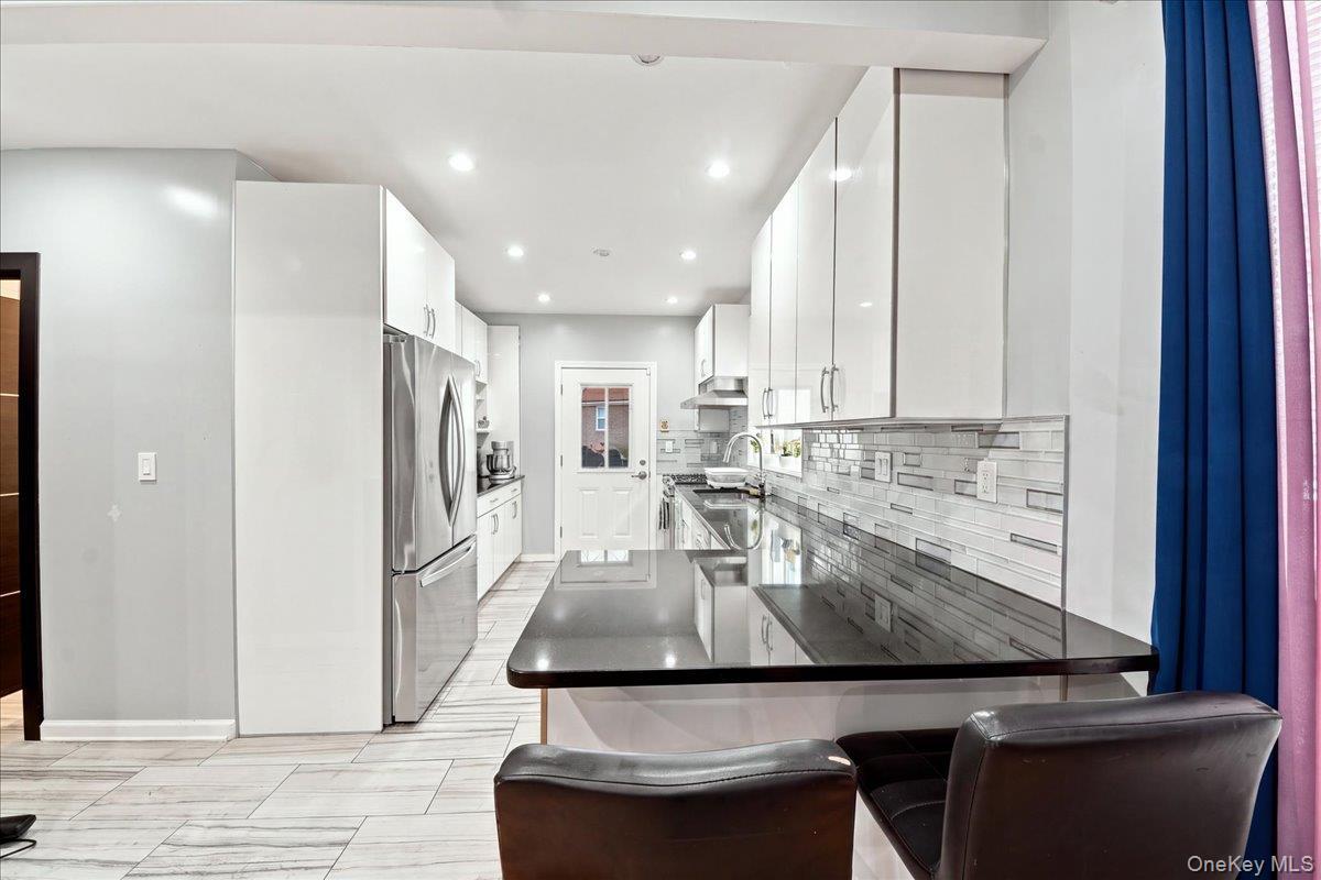 Single Family Siegfried Place  Bronx, NY 10465, MLS-1043881-8