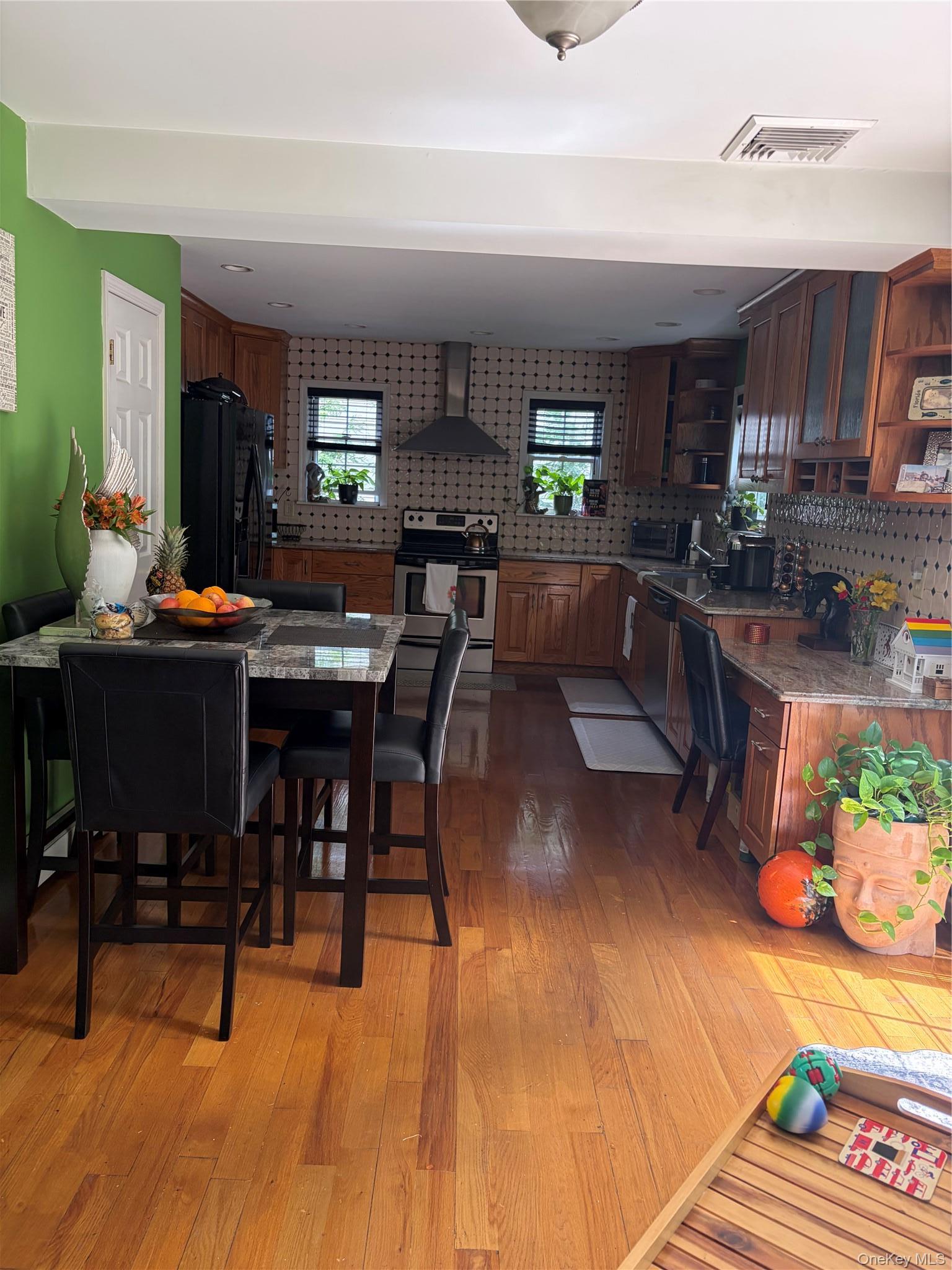 Single Family New Hyde Park  Nassau County, NY 11040, MLS-1043909-10