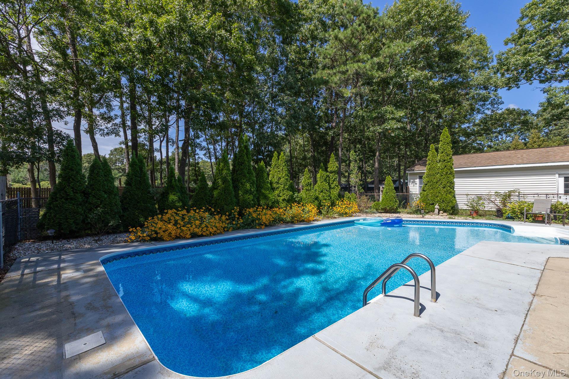 Single Family Evergreen Drive Suffolk County, NY 11949, MLS-1043961-34