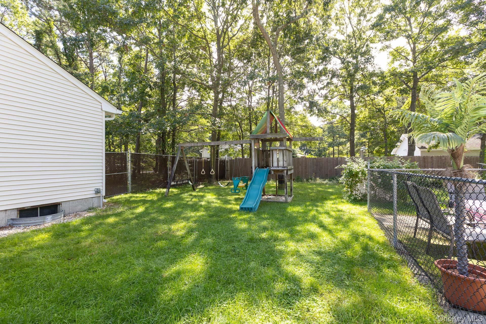 Single Family Evergreen Drive Suffolk County, NY 11949, MLS-1043961-36