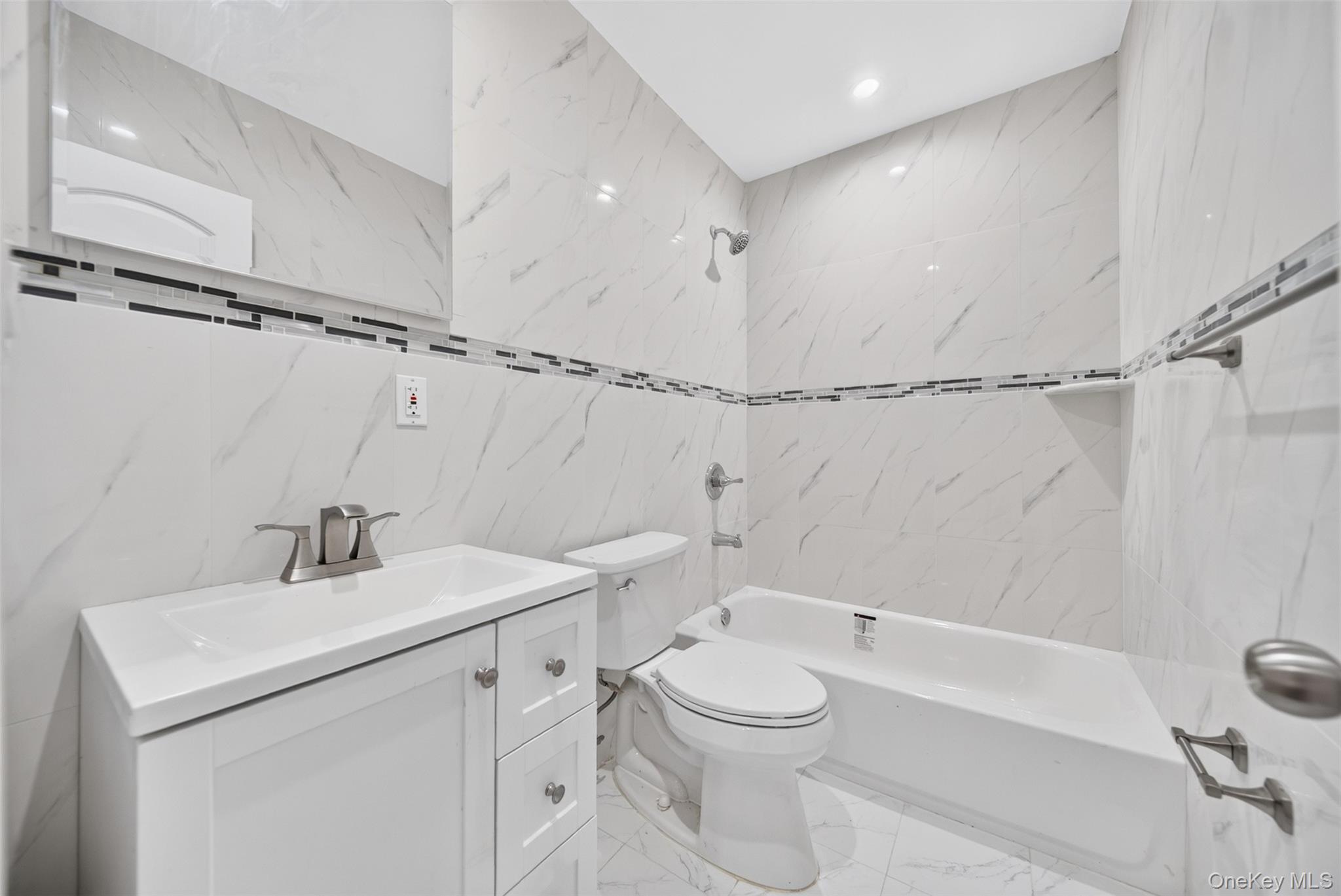 Single Family 85th Avenue  Queens, NY 11432, MLS-1043962-17