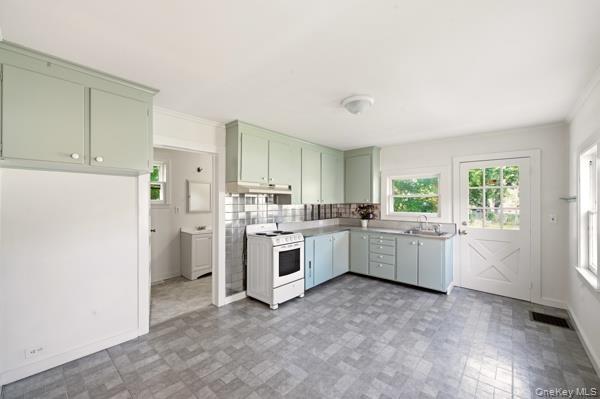 Single Family Railroad Ave. Suffolk County, NY 11934, MLS-1043968-13