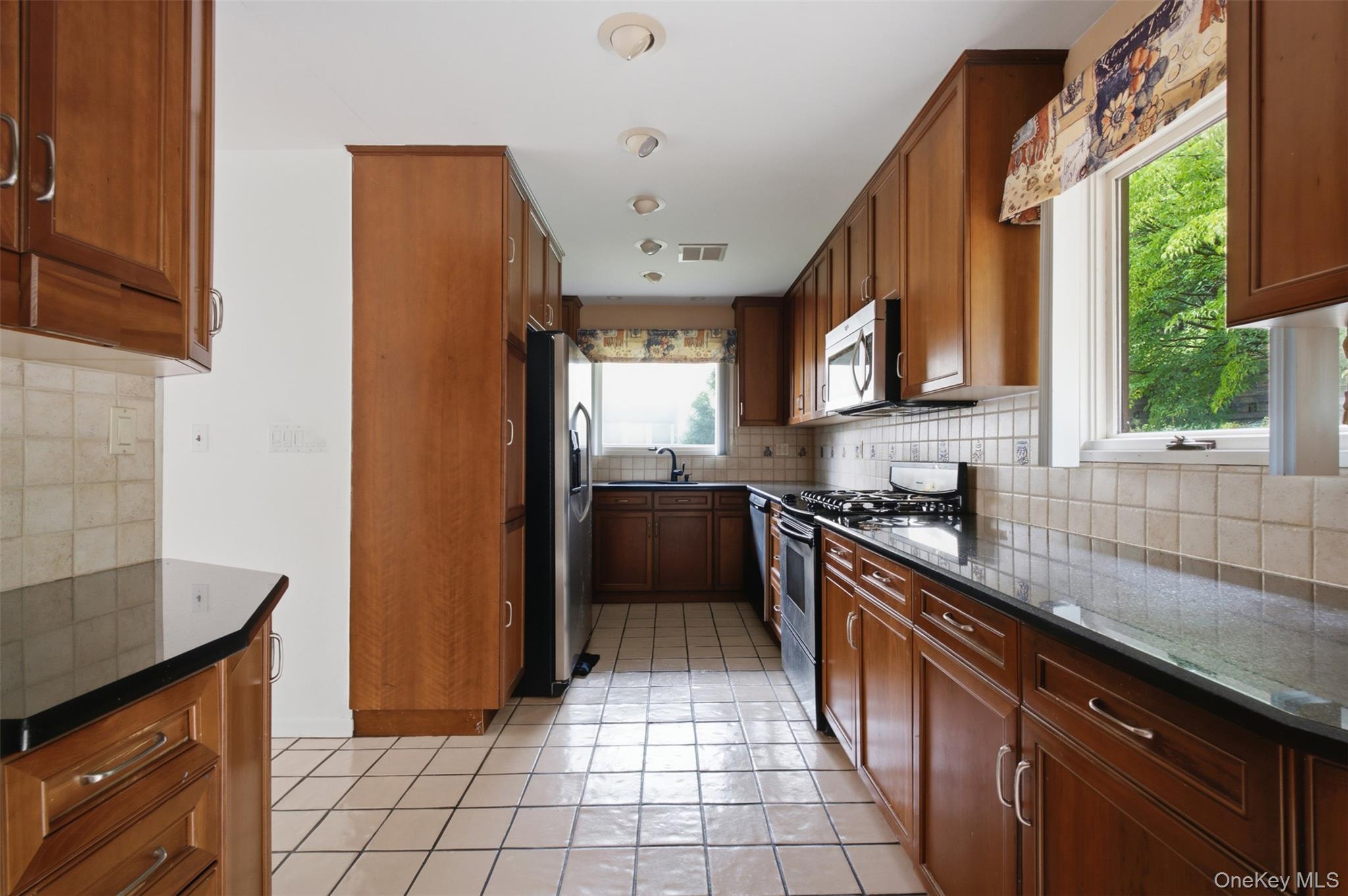 Single Family Dakota Court Rockland County, NY 10901, MLS-1043969-15