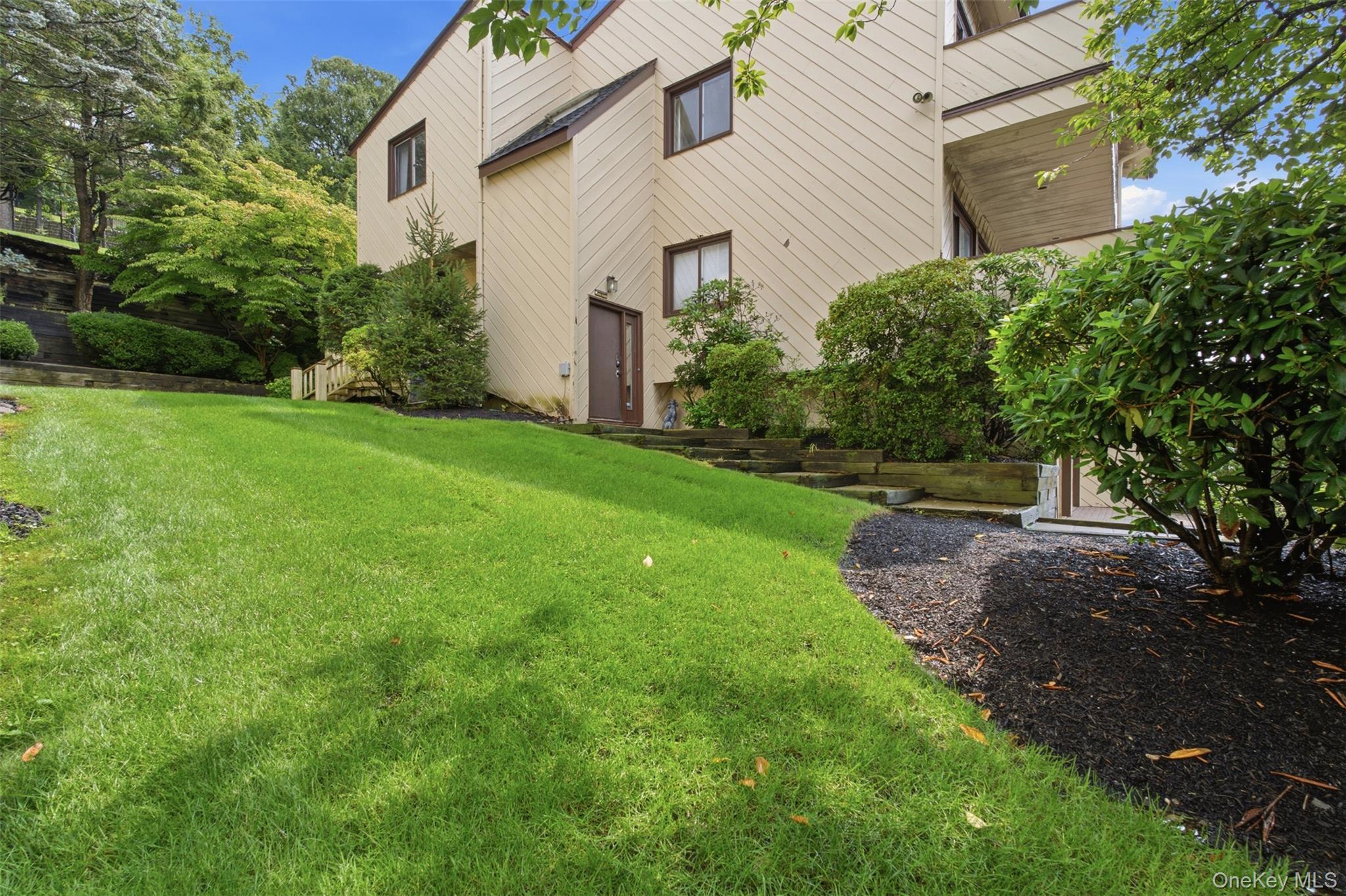 Single Family Dakota Court Rockland County, NY 10901, MLS-1043969-2