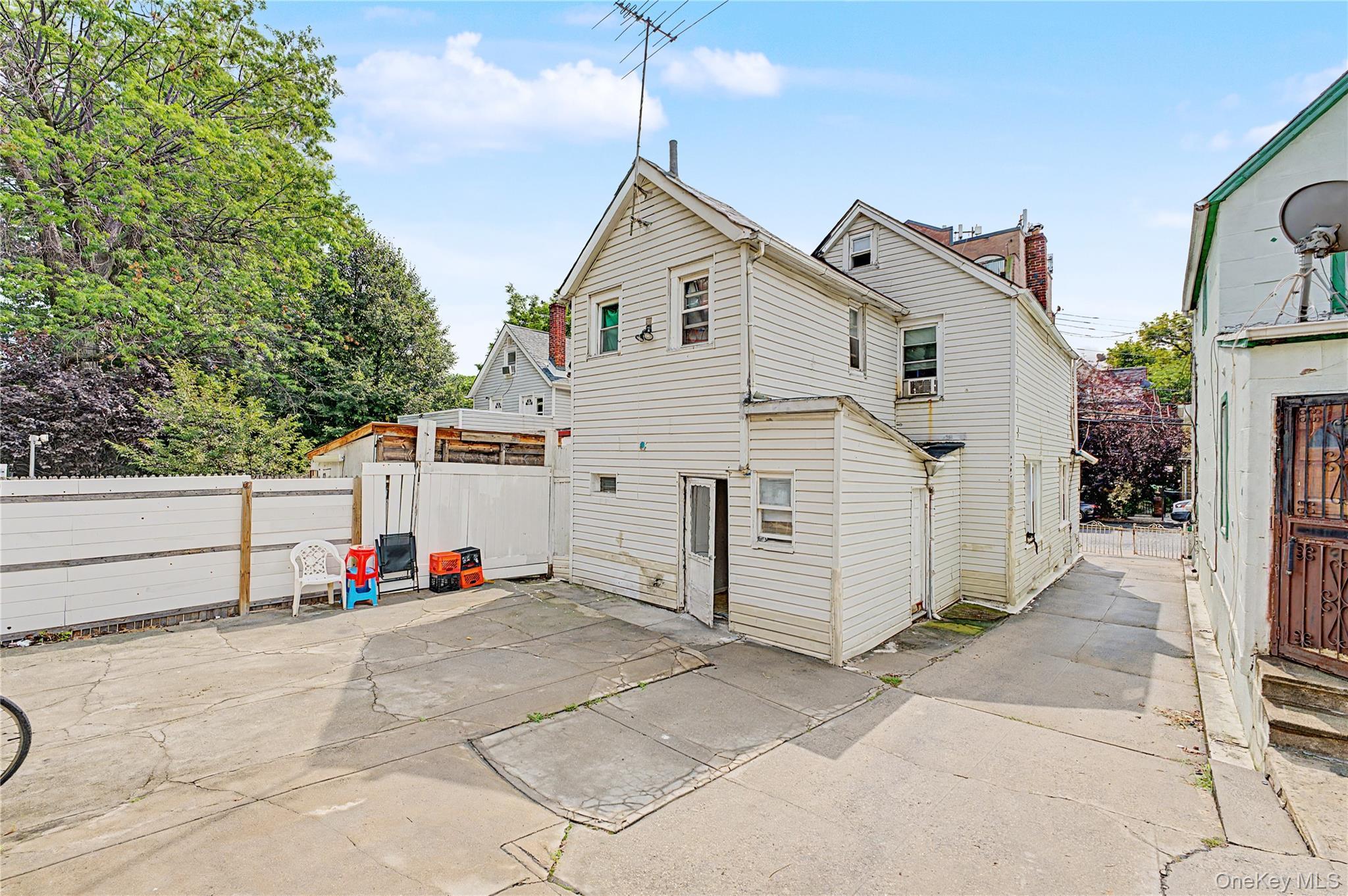 Single Family 43rd Ave  Queens, NY 11368, MLS-1043992-4