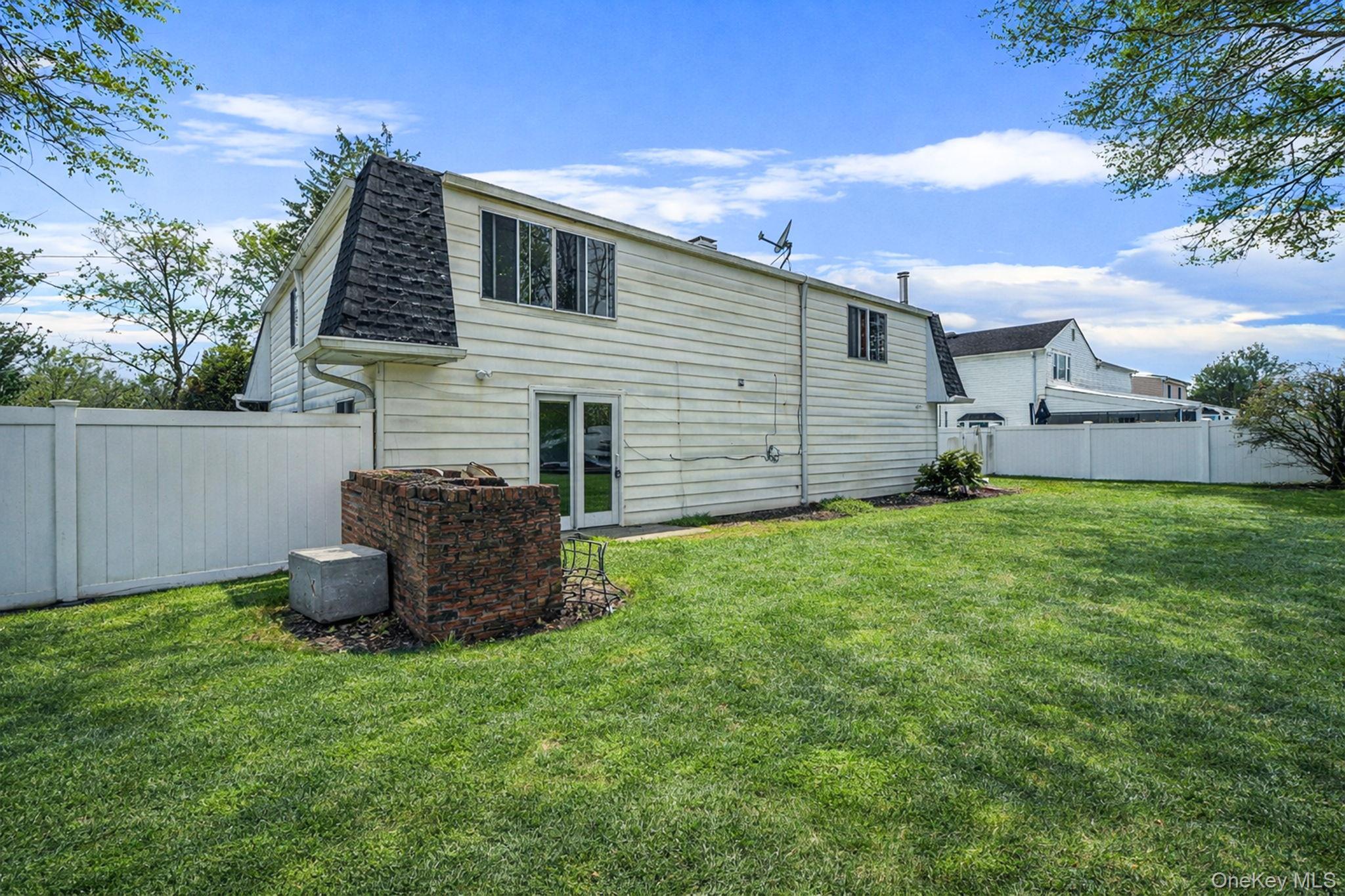 Single Family Meyer Lane Suffolk County, NY 11763, MLS-1044007-9