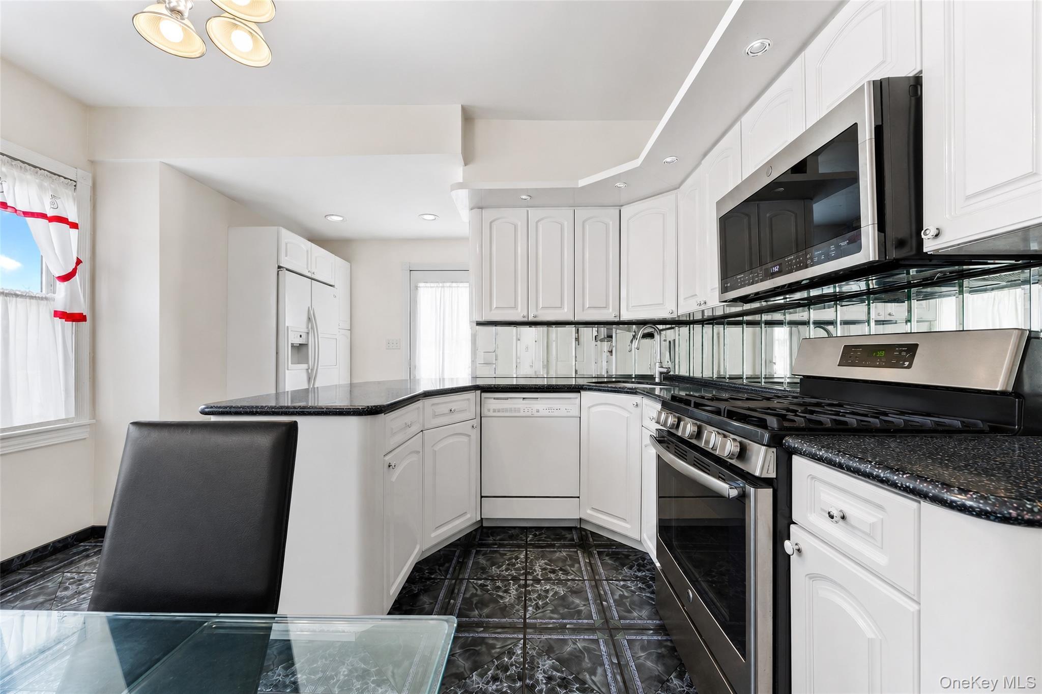 Single Family Rockaway Avenue  Nassau County, NY 11581, MLS-1044019-16