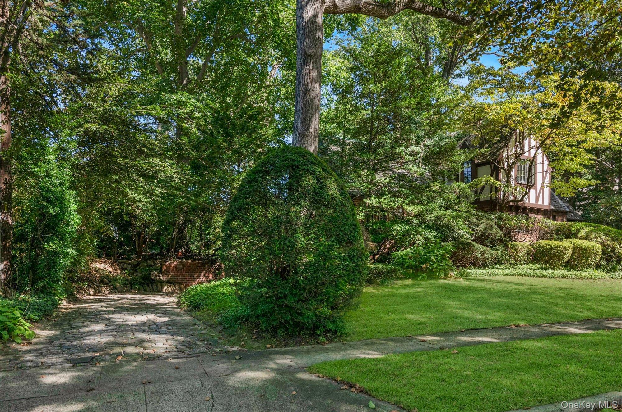 Single Family Wensley Drive Nassau County, NY 11020, MLS-1044041-27