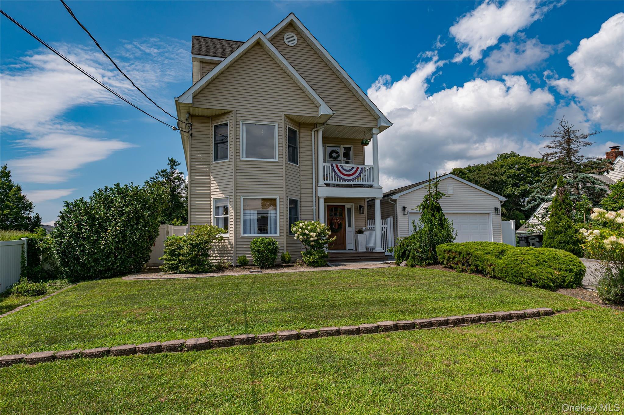 Single Family Vanderbilt Boulevard  Suffolk County, NY 11769, MLS-1044054-17