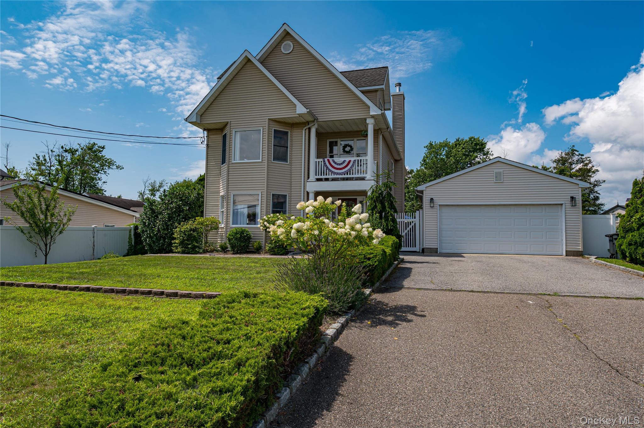 Single Family Vanderbilt Boulevard  Suffolk County, NY 11769, MLS-1044054-19