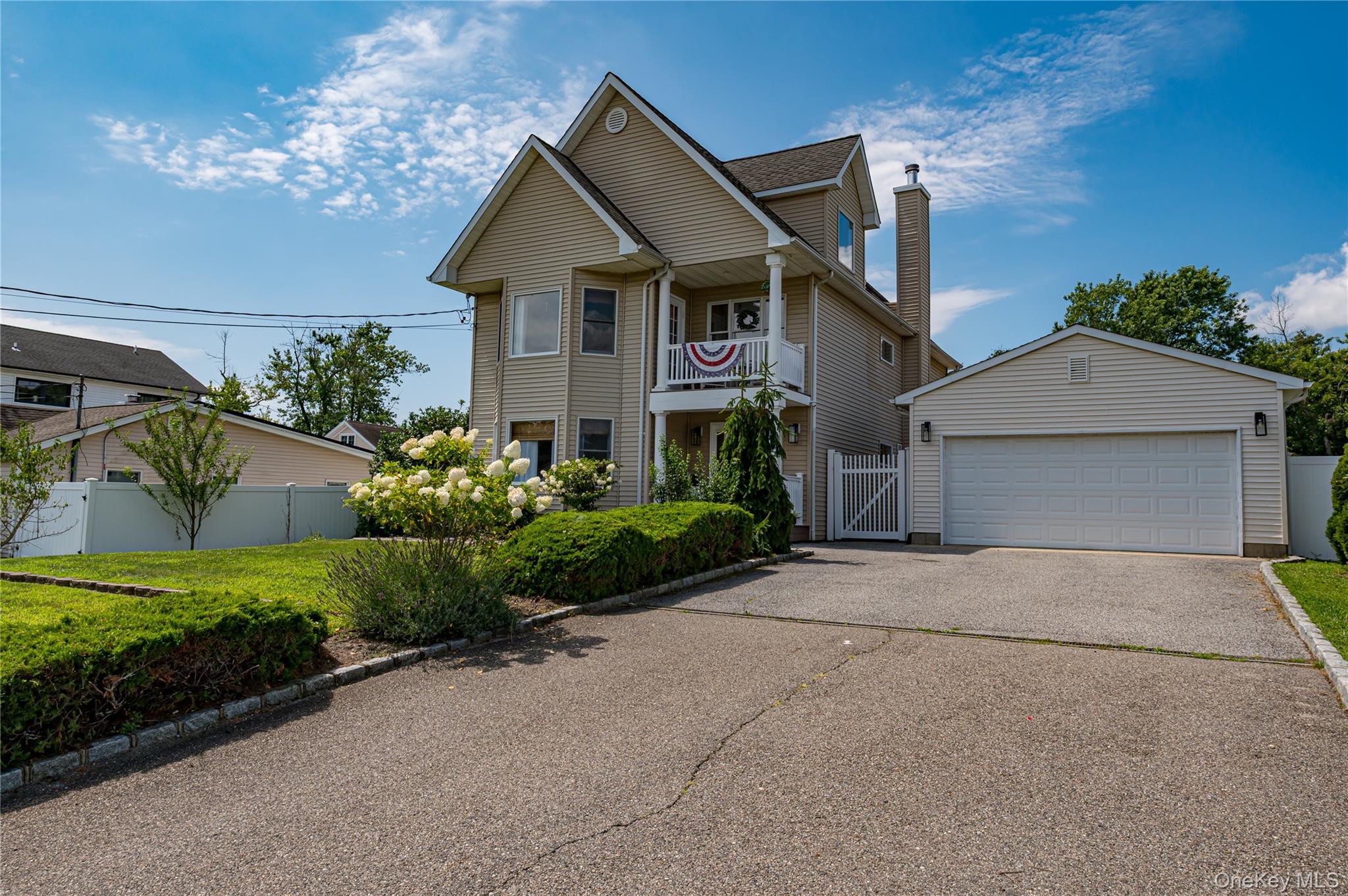Single Family Vanderbilt Boulevard  Suffolk County, NY 11769, MLS-1044054-20