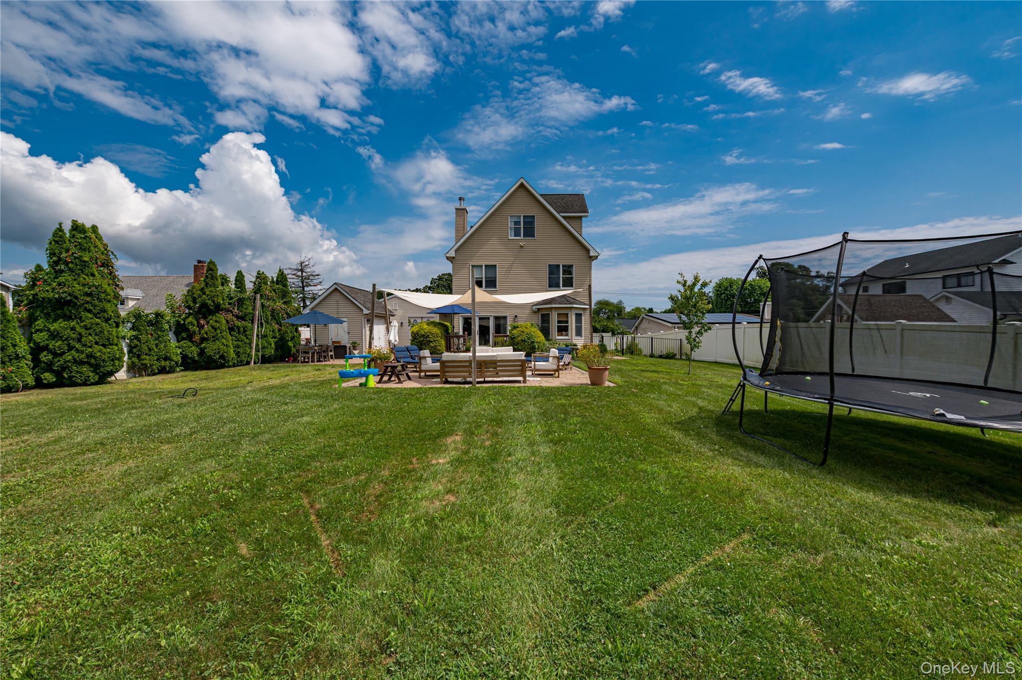 Single Family Vanderbilt Boulevard  Suffolk County, NY 11769, MLS-1044054-21